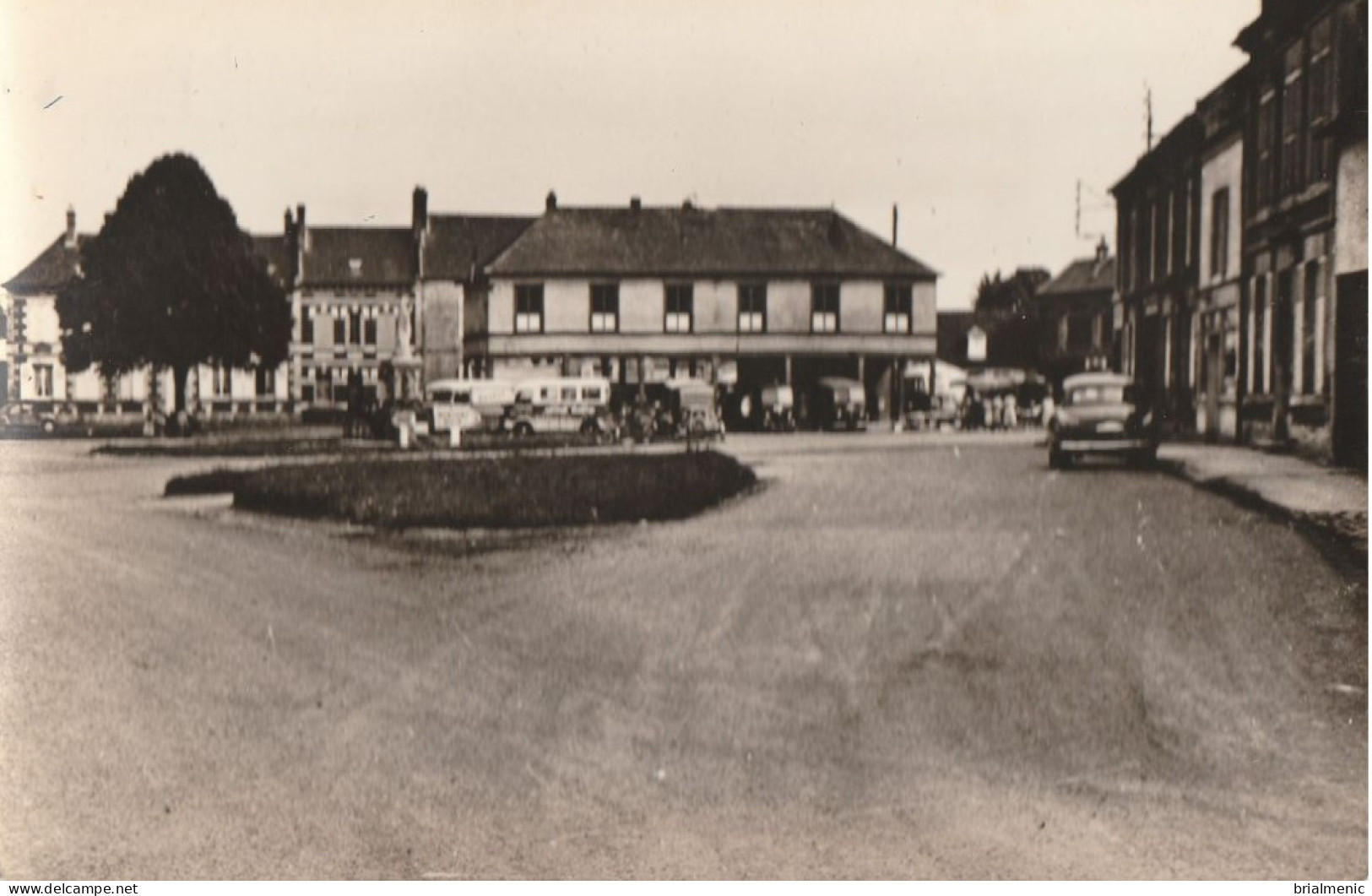 MAIGNELAY  Place Du Marché - Maignelay Montigny