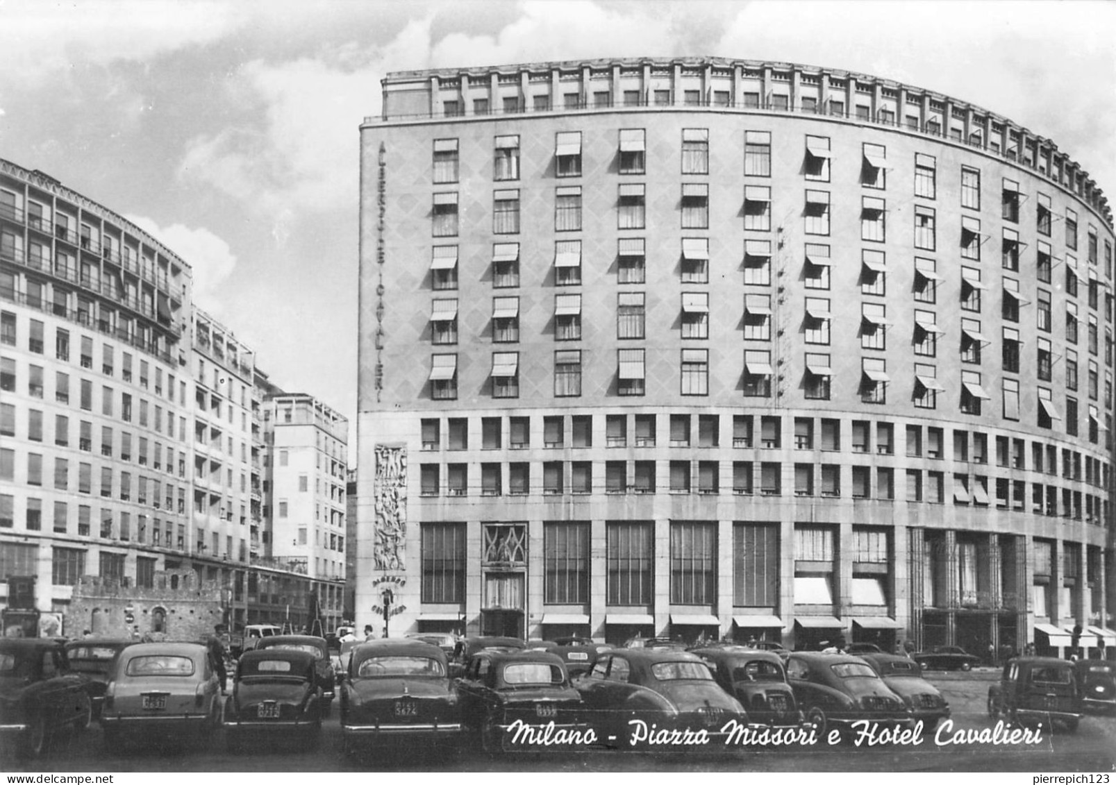 Milan - Place Missori Et Hôtel Altar - Milano