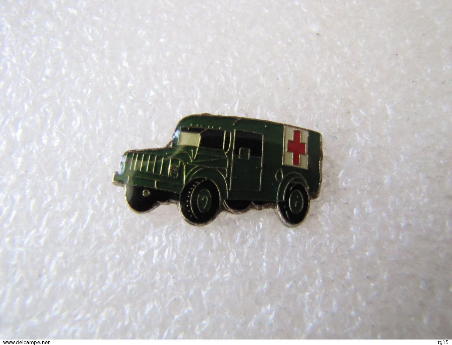 PIN'S   AMBULANCE MILITAIRE - Army