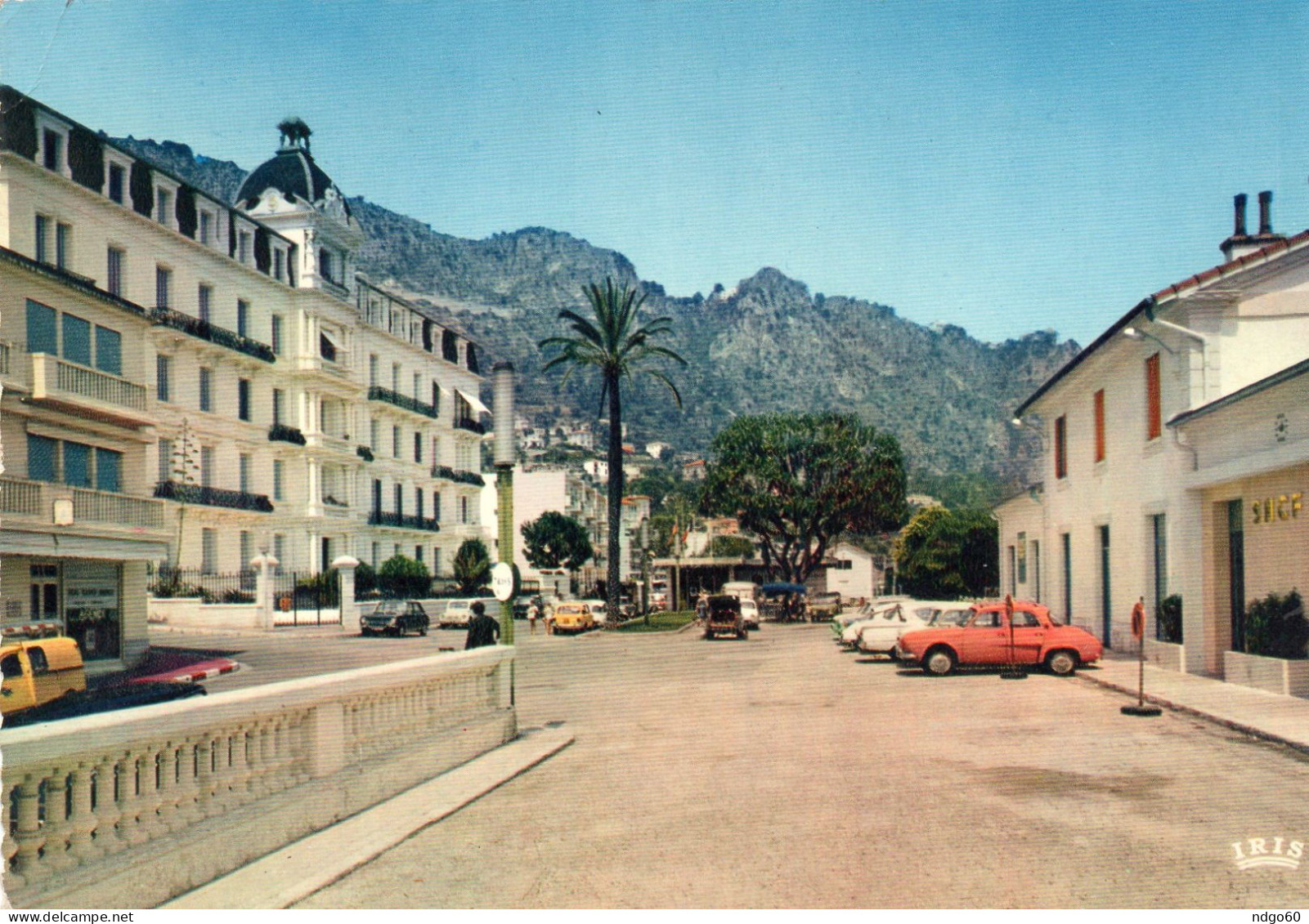 Beaulieu Sur Mer - La Place De La Gare Et Le Palais Des Anglais - Beaulieu-sur-Mer