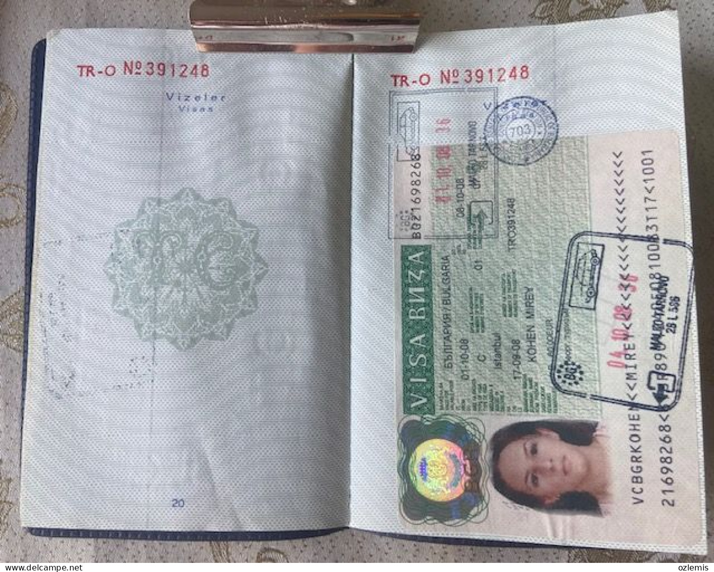 PASSPORT  PASSEPORT  ,SAME WOMAN ,1986-2005 ,USED , AMERICA ,ISRAEL,BULGARIA,,GRECE VISA ,FISCAL