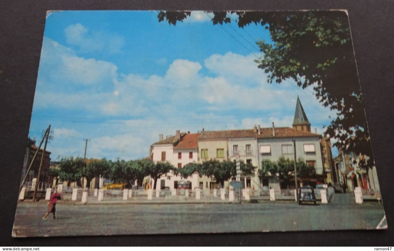 L'Isle En Dodon - La Place De La Bascule - Société Des Cartes Postales, APA-POUX, Albi - Saint Gaudens