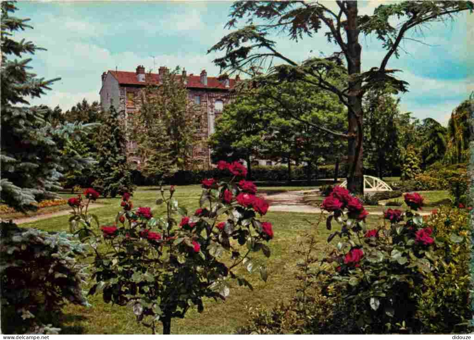 93 - Sevran - Square Badier - Fleurs - CPM - Voir Scans Recto-Verso - Sevran