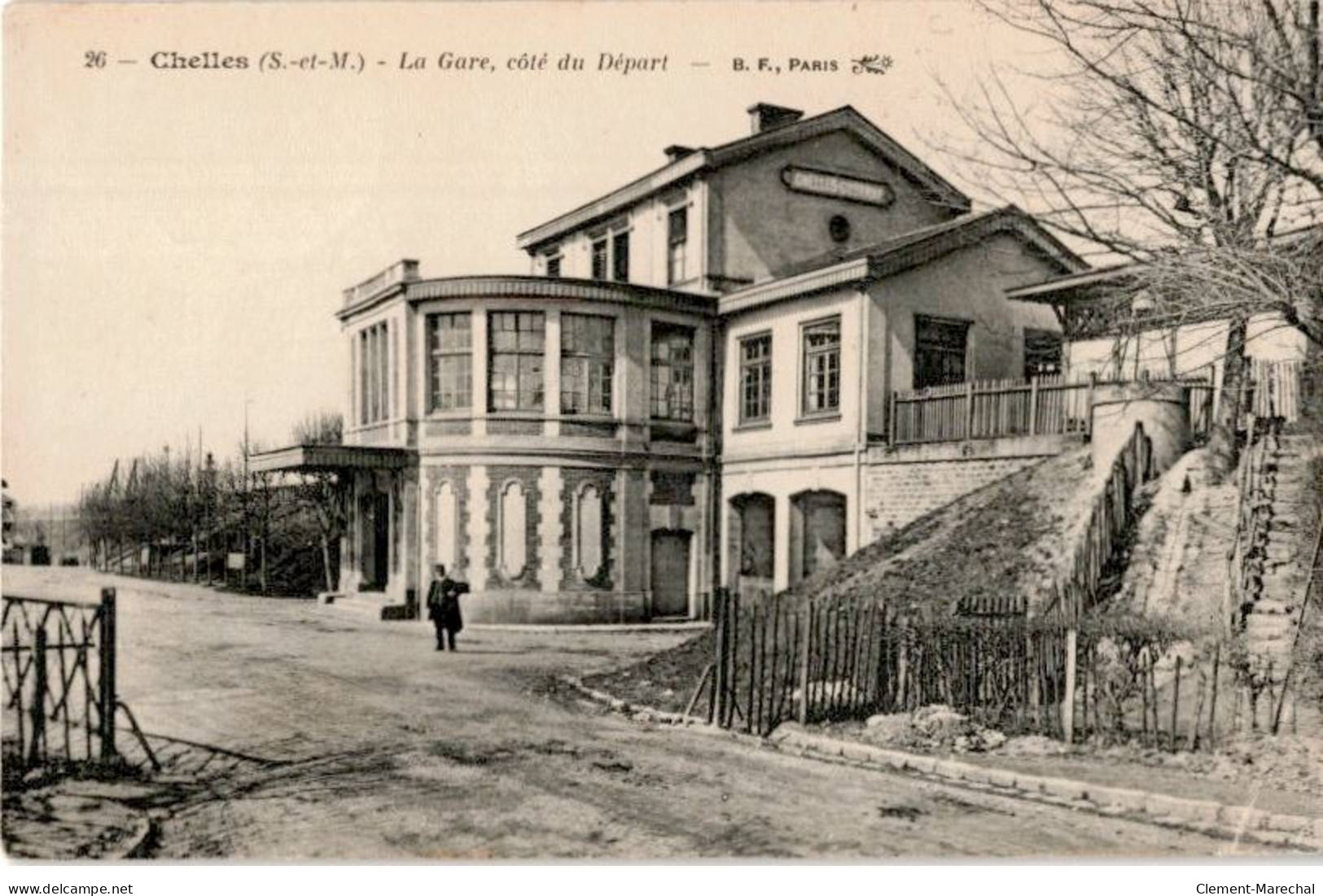 CHELLES: La Gare Côté Du Départ - état - Chelles