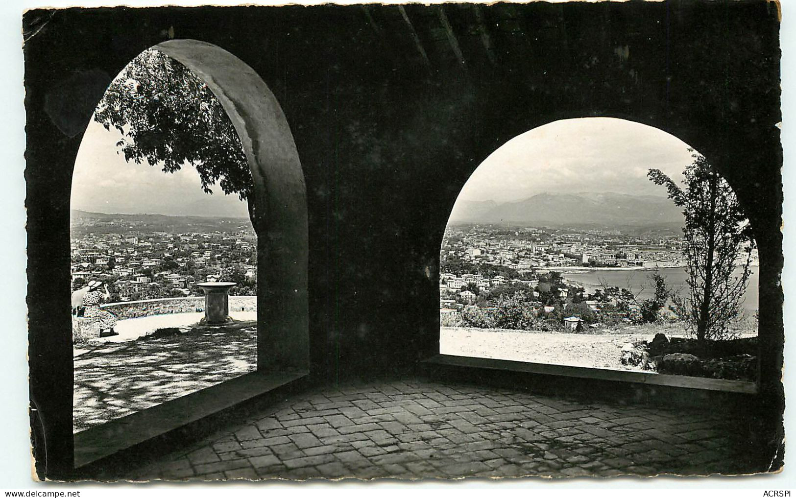 LA GAROUPE VUE SUR ANTIBES (scan Recto-verso) Ref 1058 - Cap D'Antibes - La Garoupe