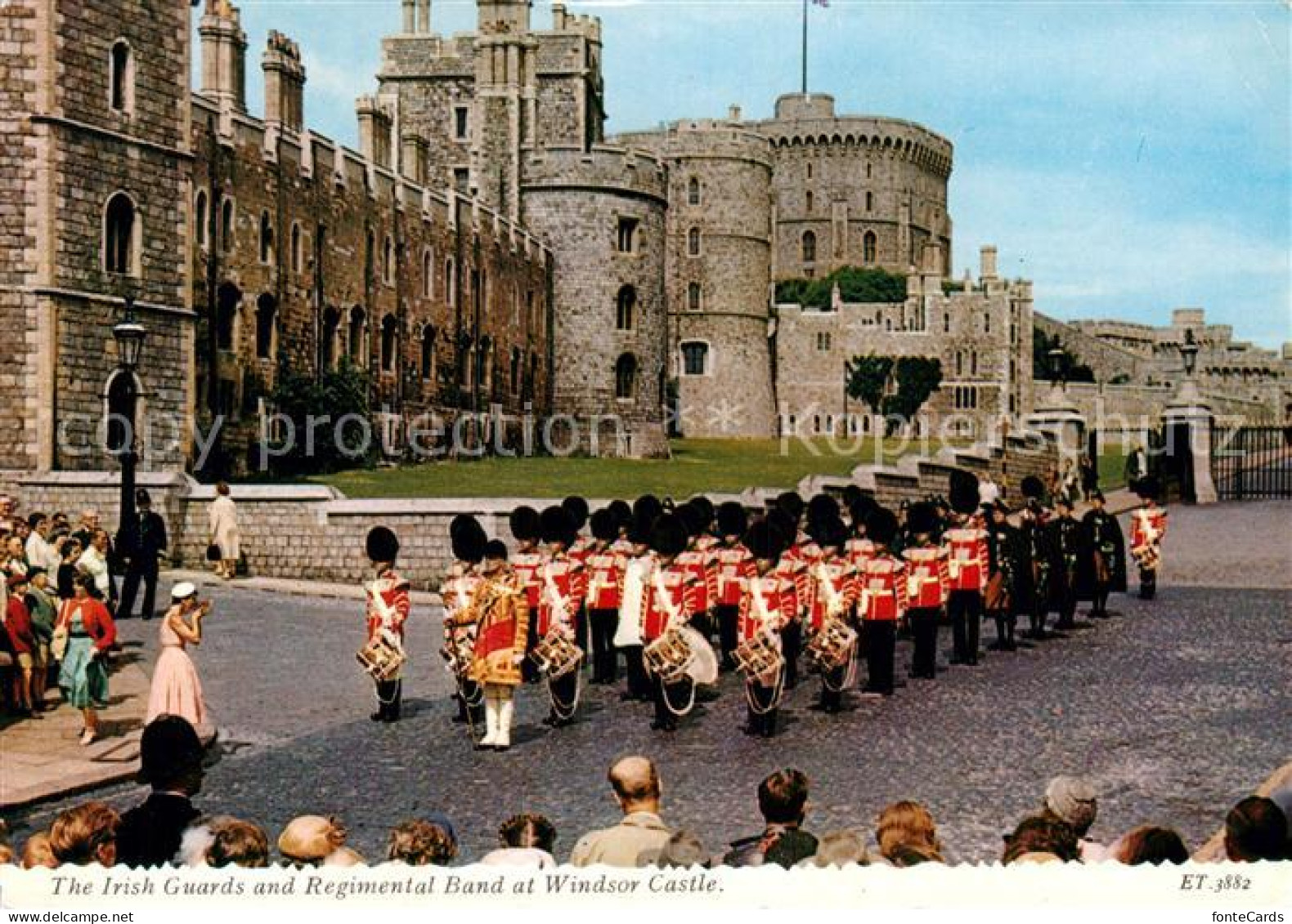 72992343 Windsor Berkshire The Irish Guards And Regimental Band At Windsor Castl - Altri & Non Classificati