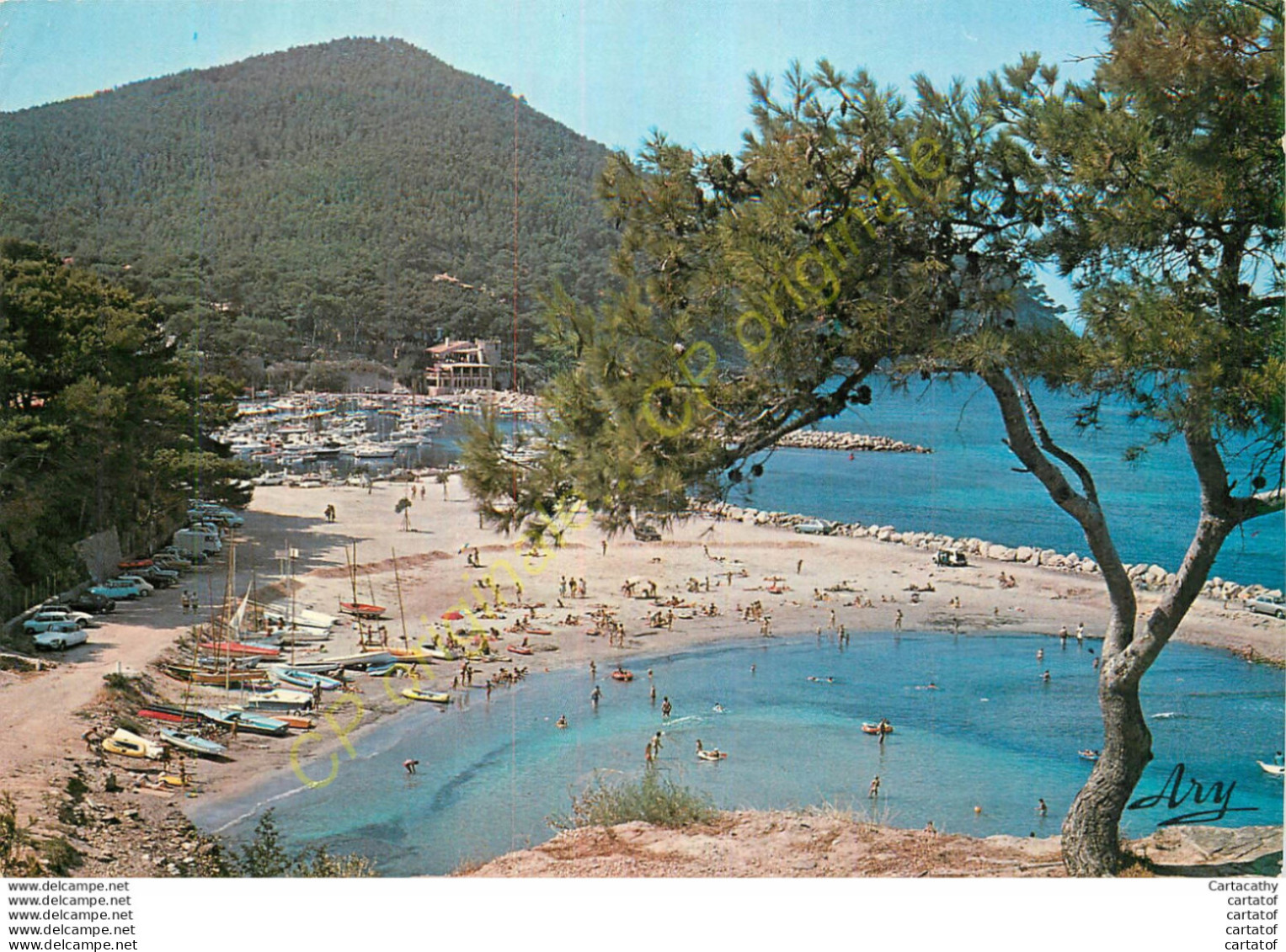 83.  SAINT CYR LES LECQUES . La Plage Et Le POrt De La Madrague . - Saint-Cyr-sur-Mer