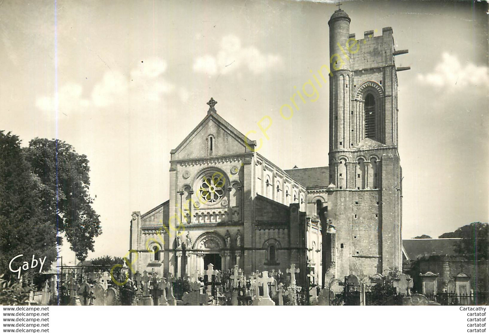 14.  LUC SUR MER .  L'Eglise Et Le Vieille Tour . - Luc Sur Mer