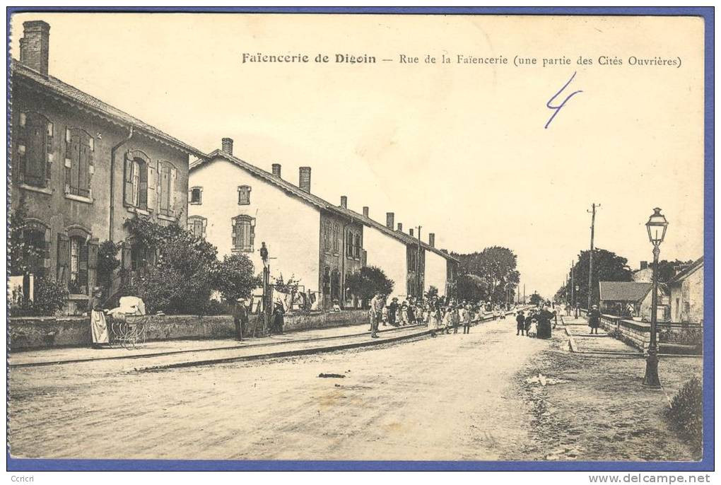 FAIENCERIE DE DIGOIN:   Rue De La Faïencerie ( Une Partie Des Cités Ouvrières).   1915   . - Digoin