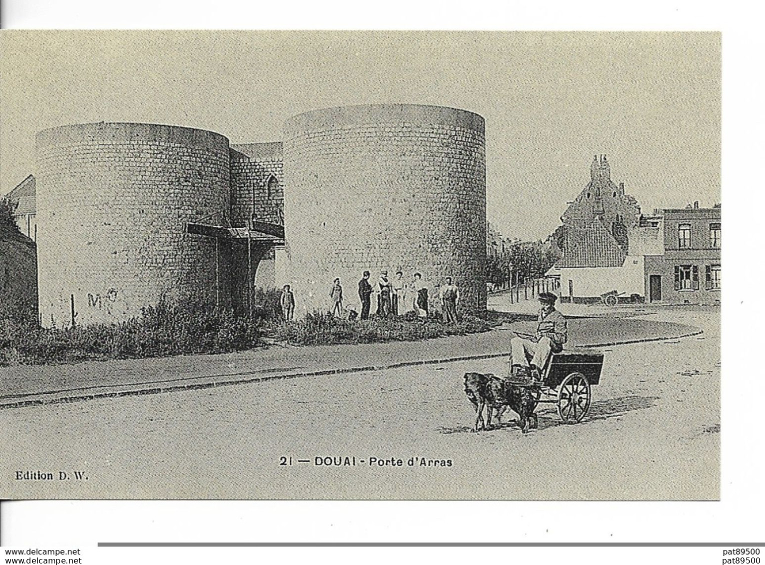 59500 DOUAI REPRODUCTION CPA N° 21 : PORTE D 'ARRAS - Attelage E CHIENS  // Non Circulée NEUVE - Douai