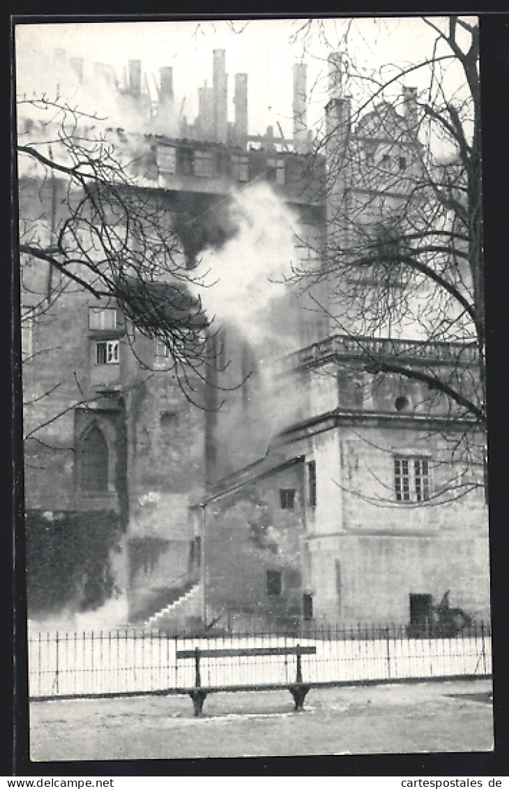 AK Stuttgart, Brand Des Alten Schlosses 1931, Rauchende Ruine  - Katastrophen