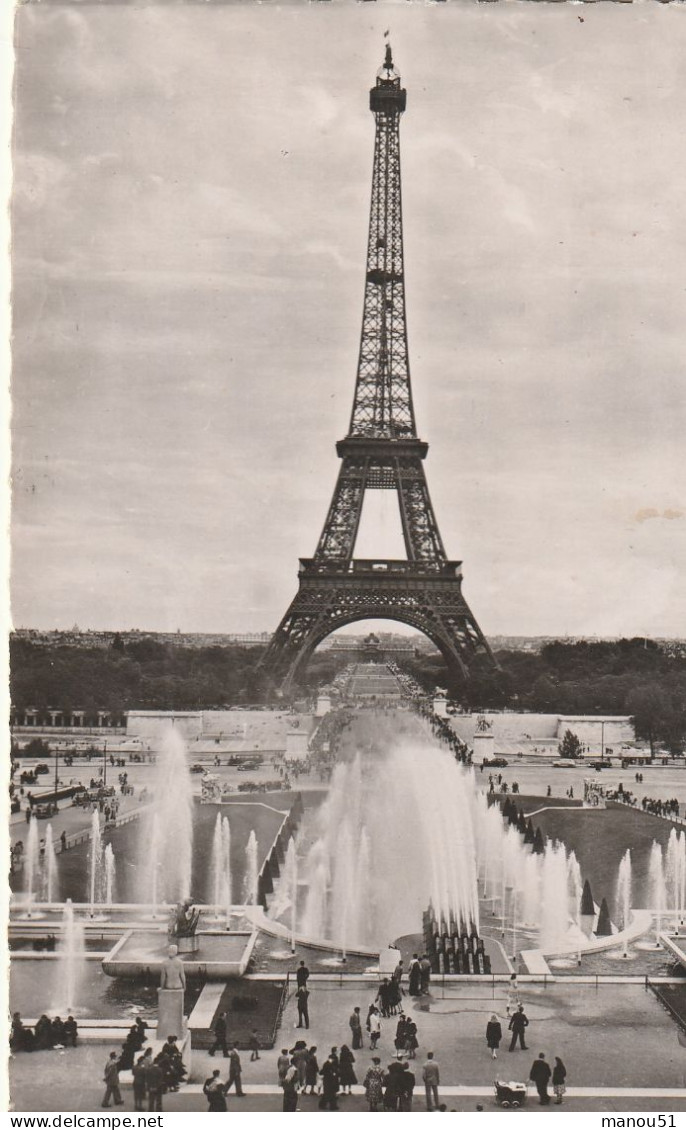 PARIS - CPSM :  La Tour Eiffel Et Les Fontaines Du Palais De Chaillot - Eiffelturm