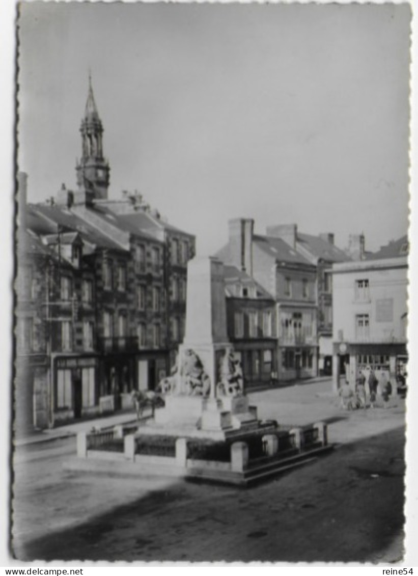 61 LA FERTE MACE (Orne) Monument Aux Morts 1914-18 Edit La Cigogne (animée -cheval -cycliste) - La Ferte Mace