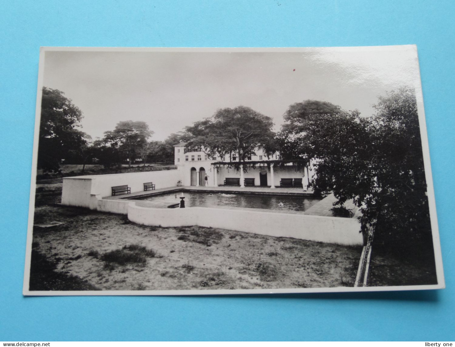 Victoria Falls Hotel - the Swimming Pool in the grounds ( Edit.: Rhodesia Railways ) Anno 19?? ( zie / voir SCANS ) !