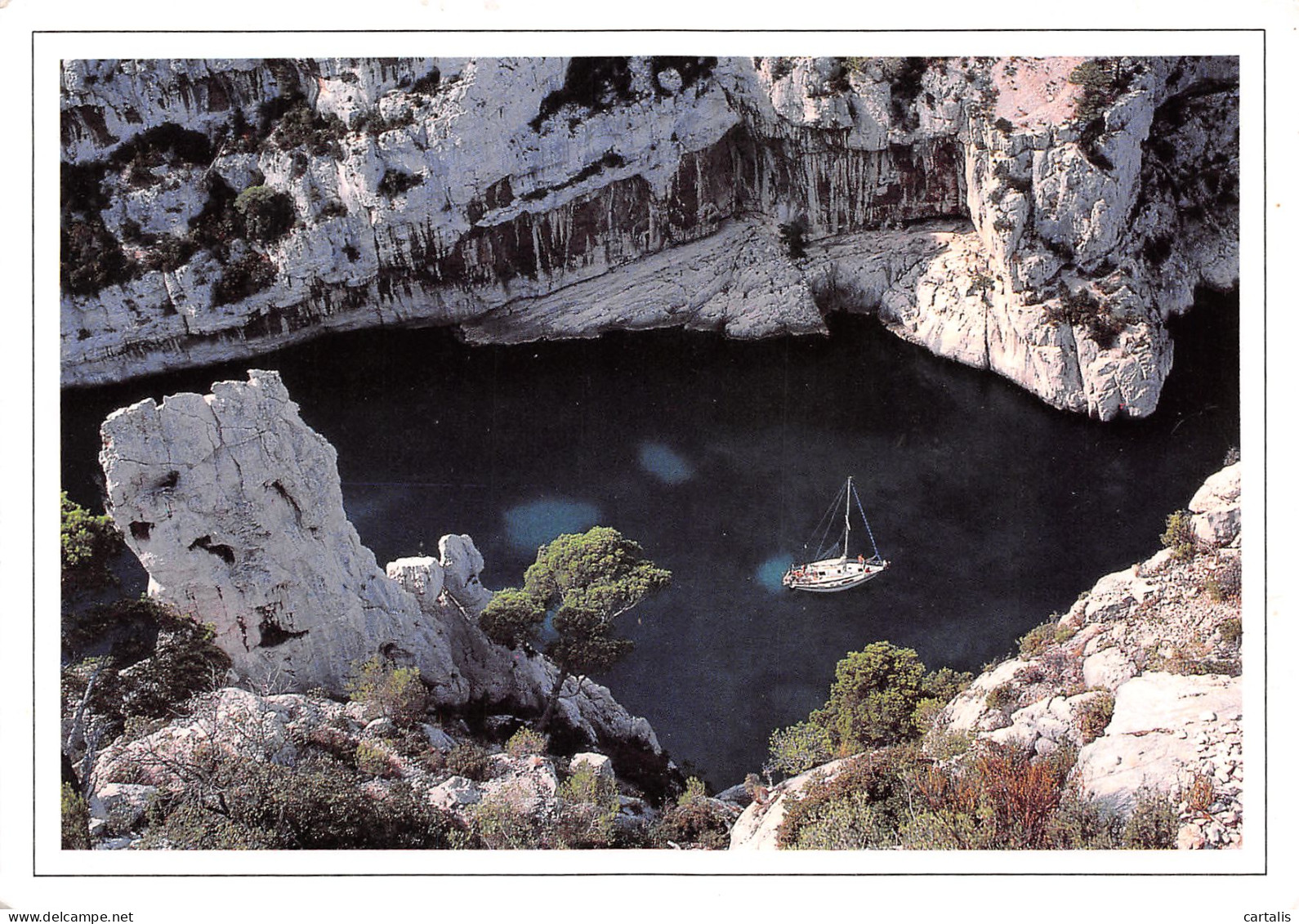 13-CASSIS SUR MER-N°3810-A/0057 - Cassis