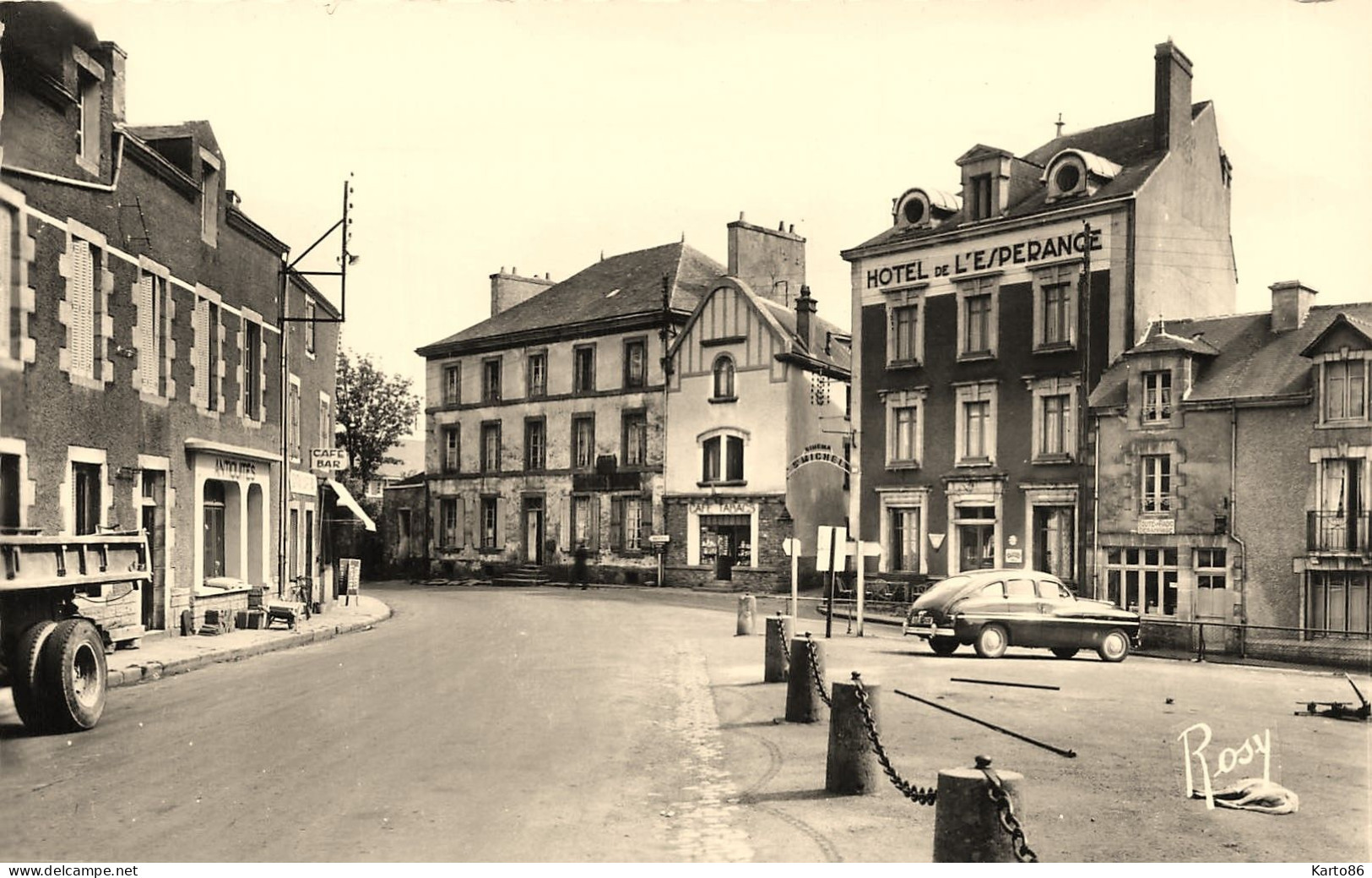 La Roche Bernard * Hôtel De L'Espérance Et Route De Nantes * Café Tabac - La Roche-Bernard