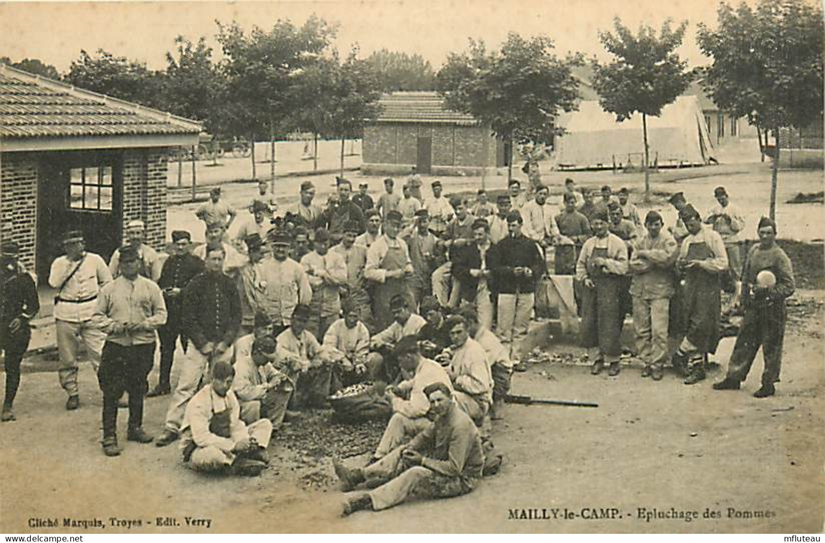 10* MAILLY LE CAMP  Epluchages Des Pommes    RL,0734 - Kasernen