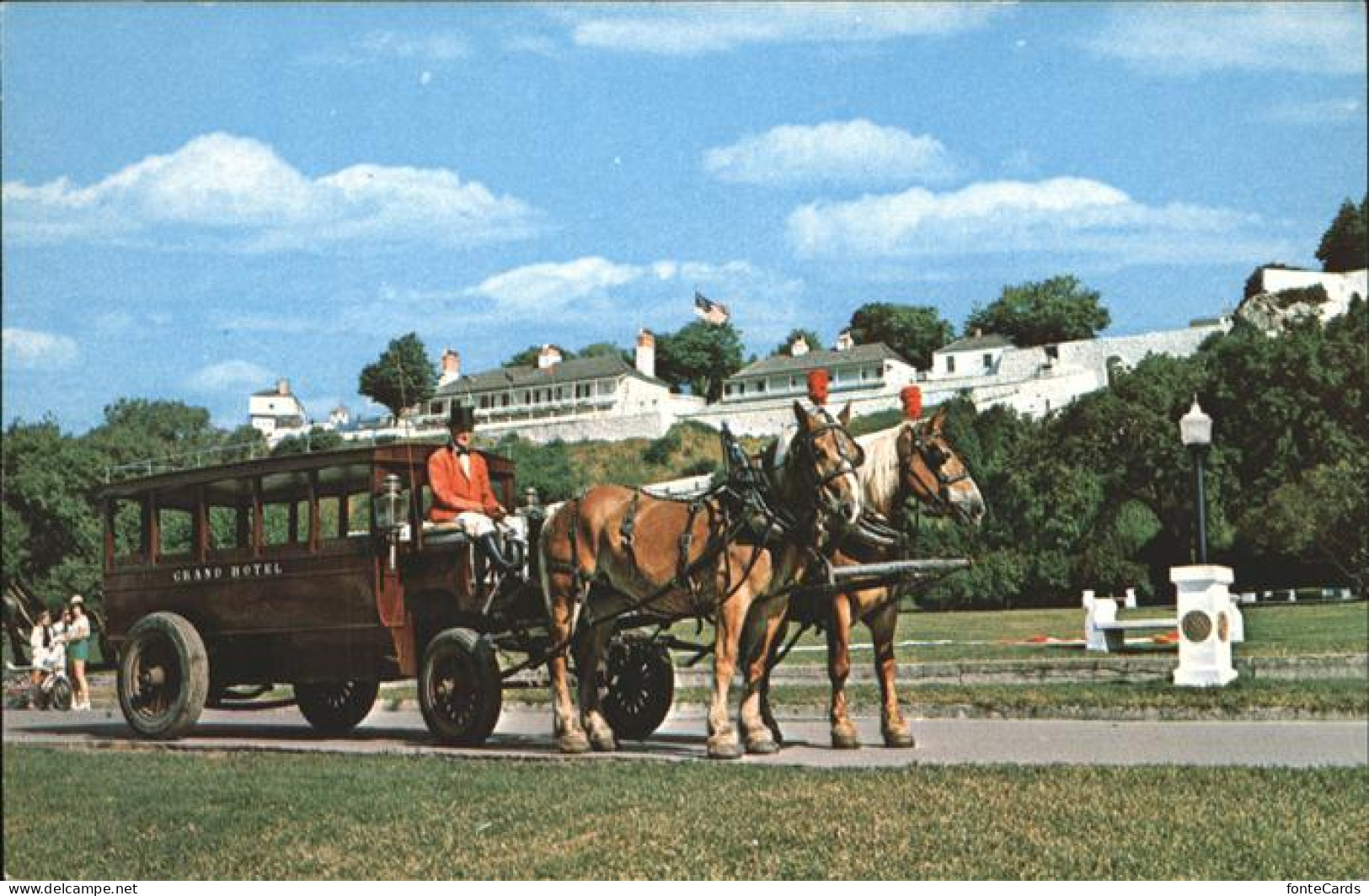 11491580 Mackinac_Island Grand Hotel Bus Horses Historic Old Fort Father Marquet - Sonstige & Ohne Zuordnung