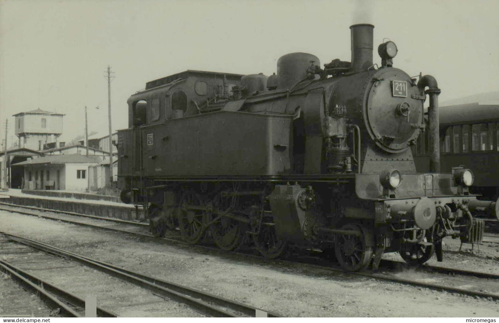 Reproduction - Locomotive 211 - Treni