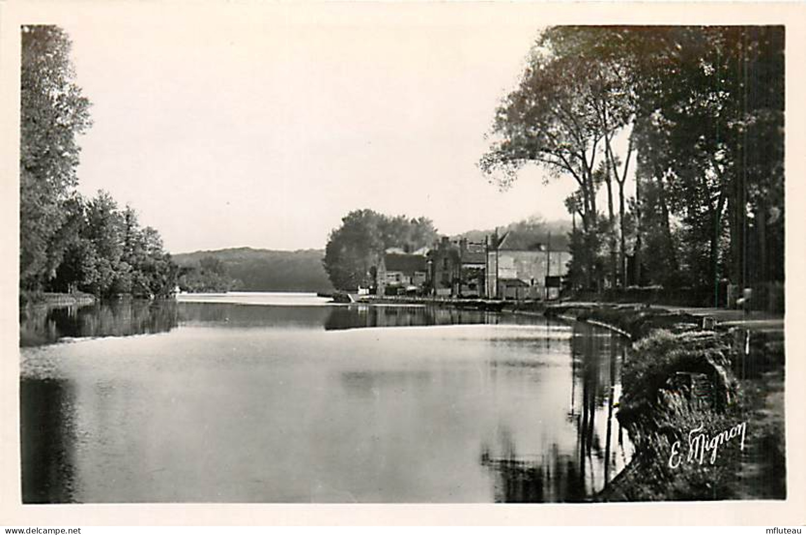 77* SAMOIS SUR SEINE Vue Sur La Seine    (CPSM 9x14cm)   RL07.0816 - Samois