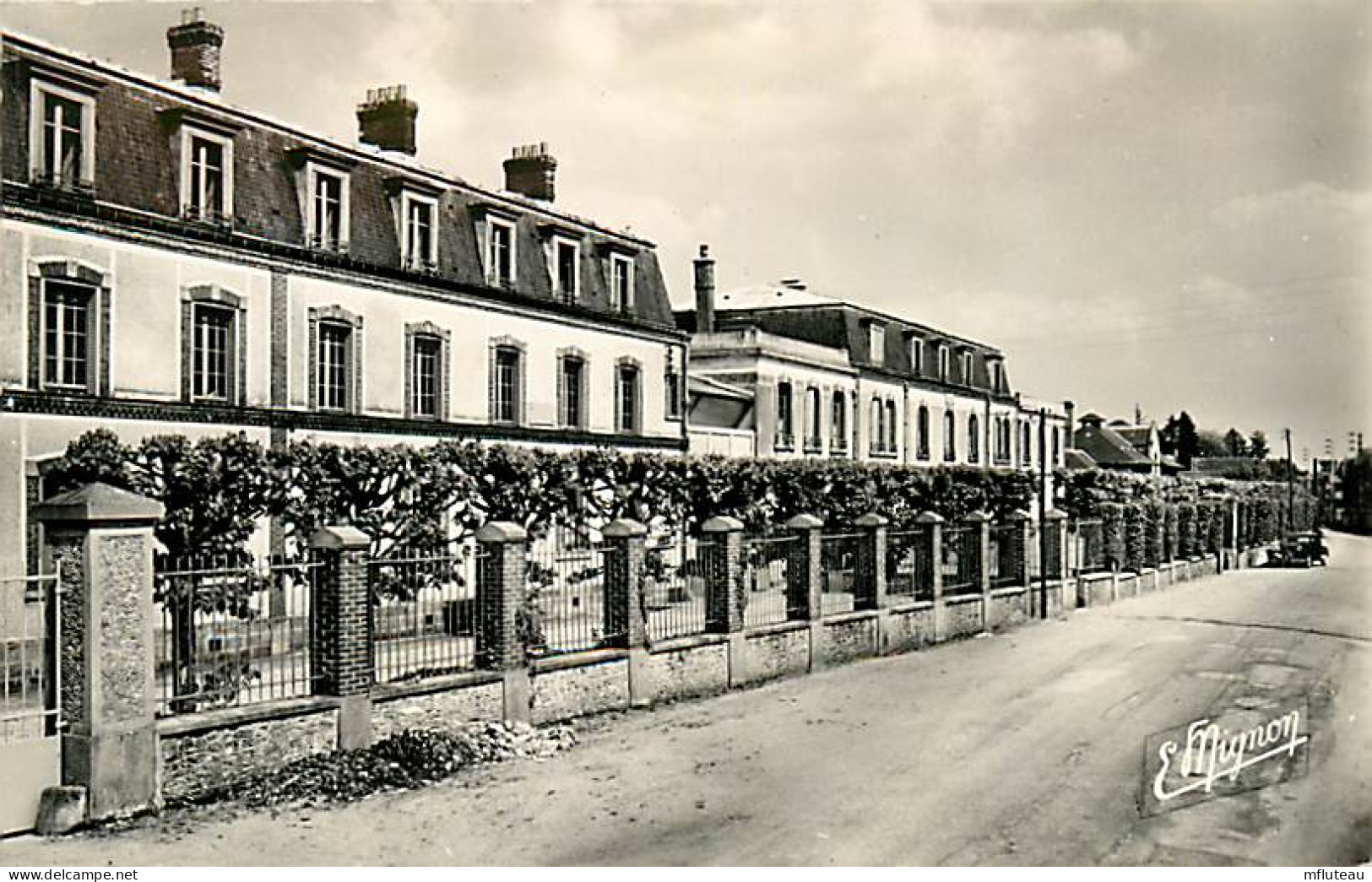 77* TOURNAN EN BRIE Fondation Pereire  -facade- (CPSM 9x14cm)   RL07.0770 - Tournan En Brie