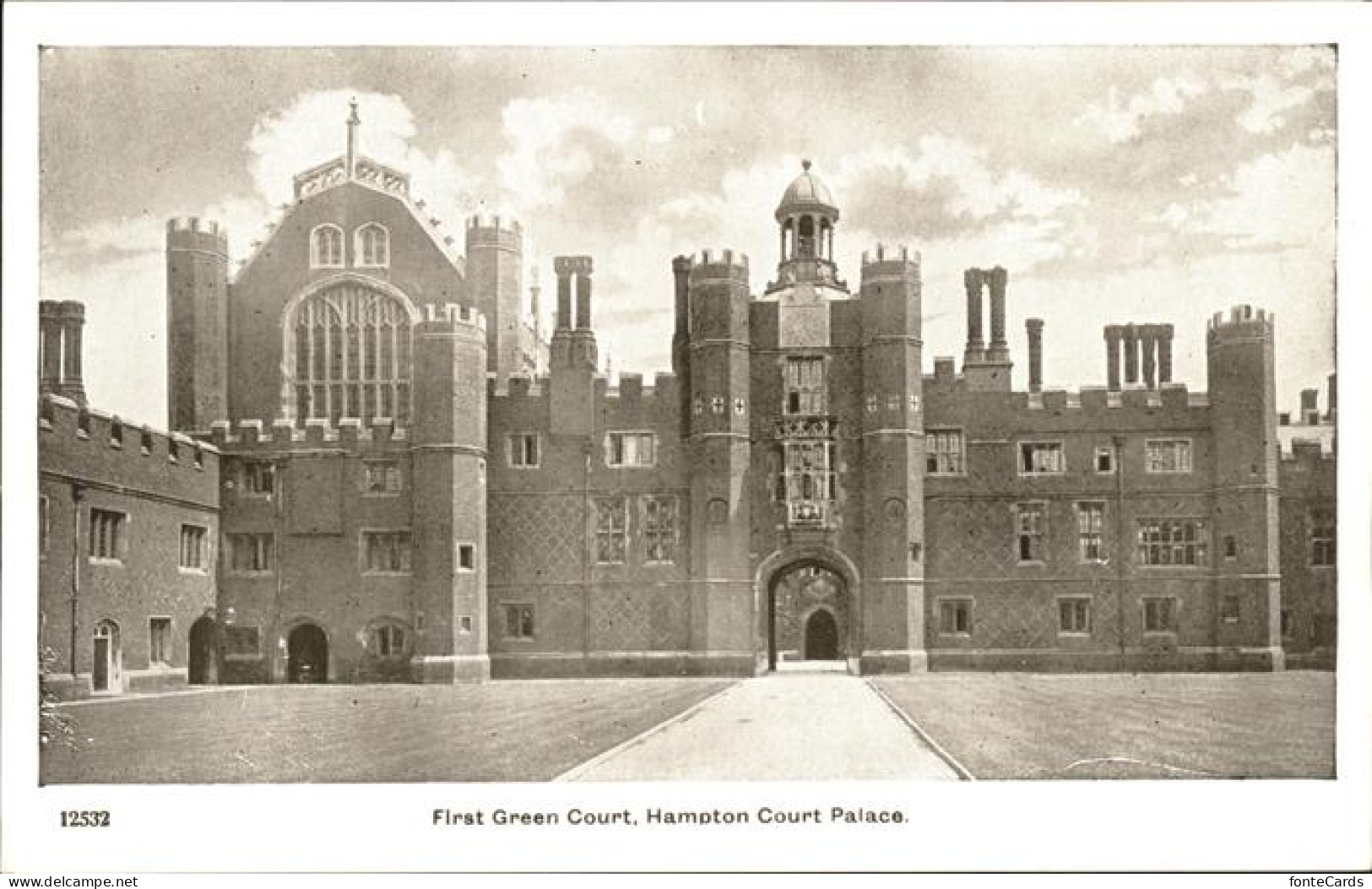 11487316 Hampton Court Hampton Court Palace First Green Court Hampton - Herefordshire