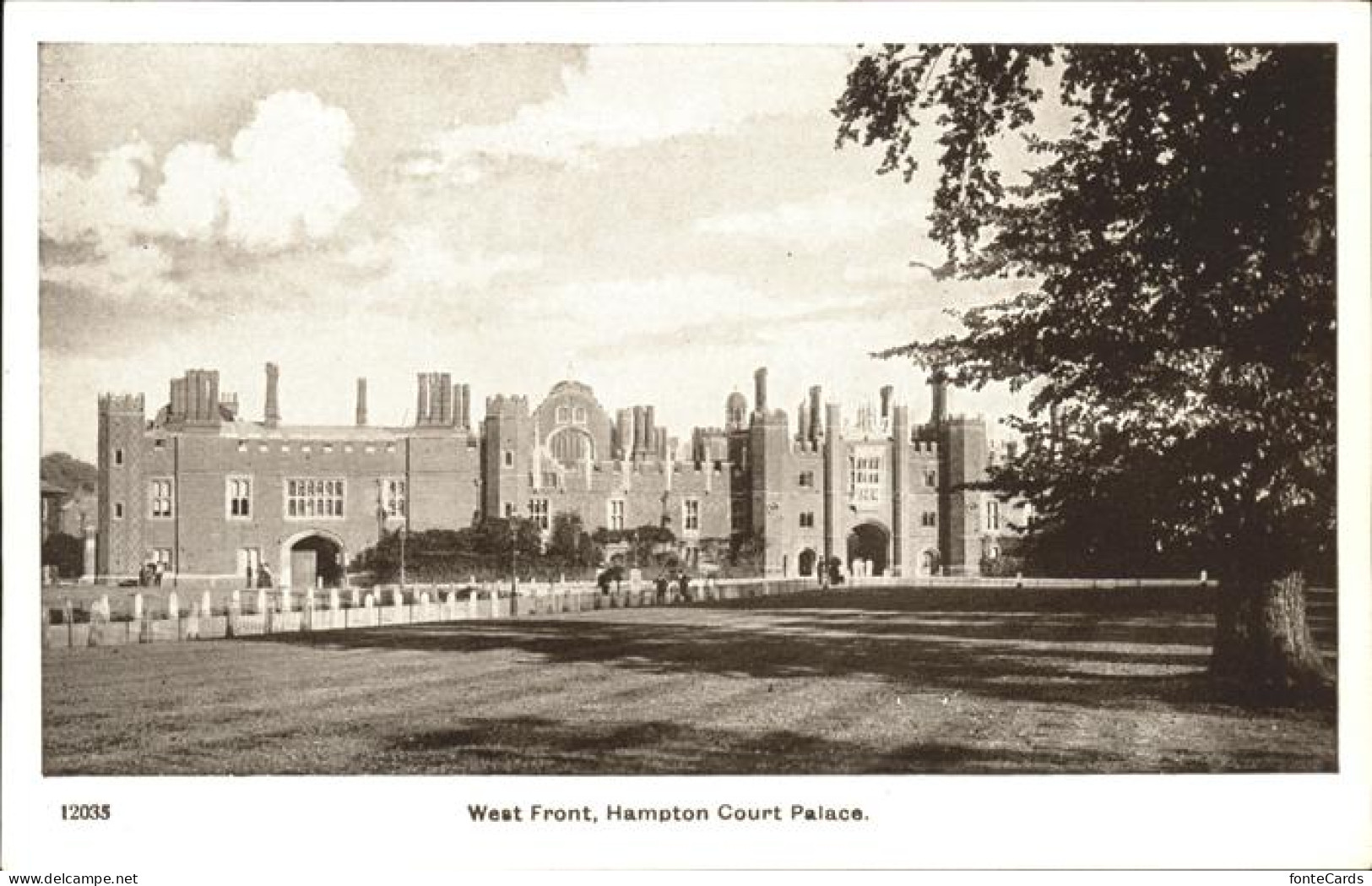 11487175 Hampton Court Hampton Court Palace Hampton - Herefordshire