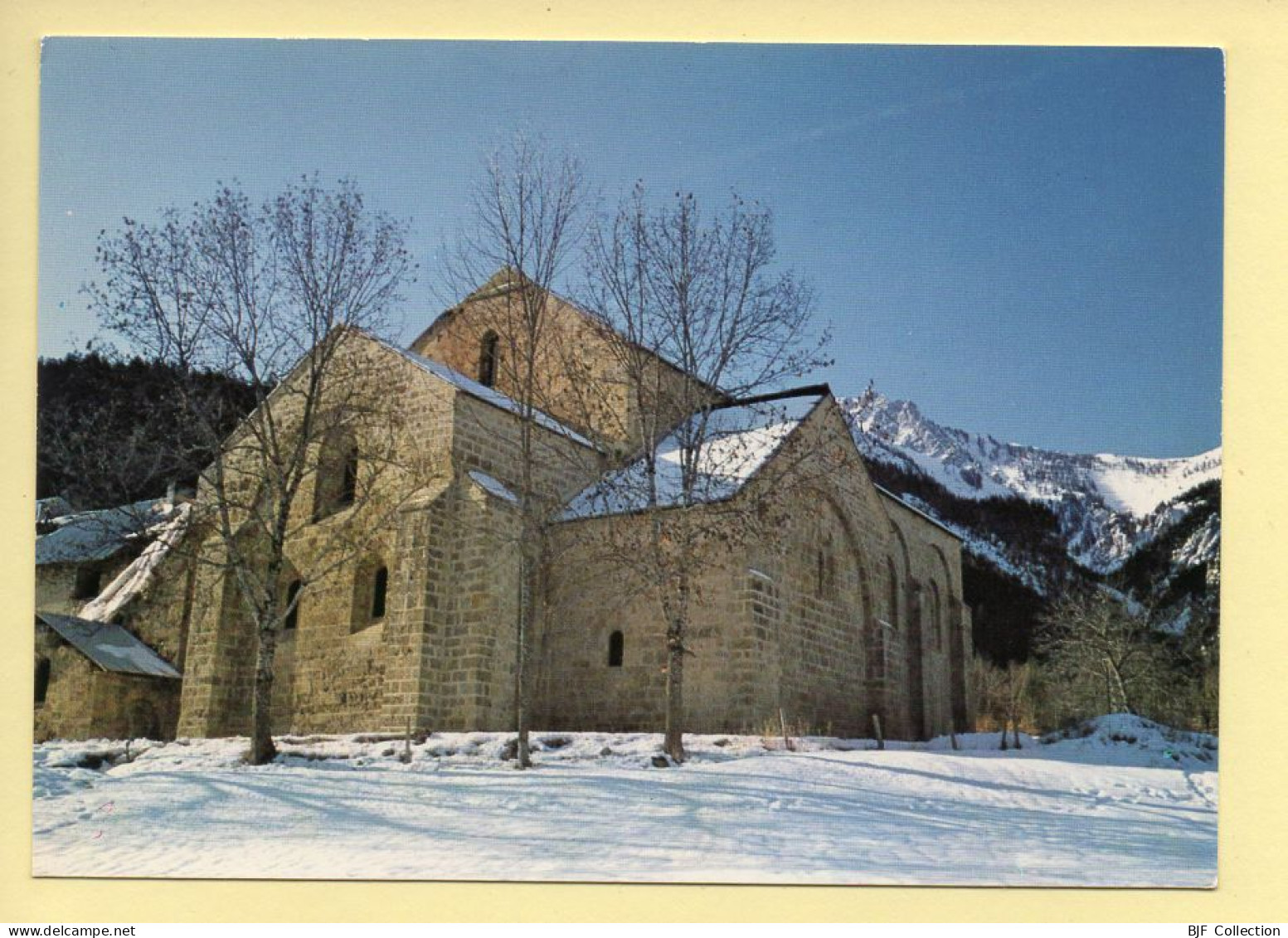 05. CROTS / EMBRUN - Abbaye Romane Chalaisienne De BOSCODON / Coup D’œil Sur Le Monastère Dans Son Cadre Hiverna - Embrun