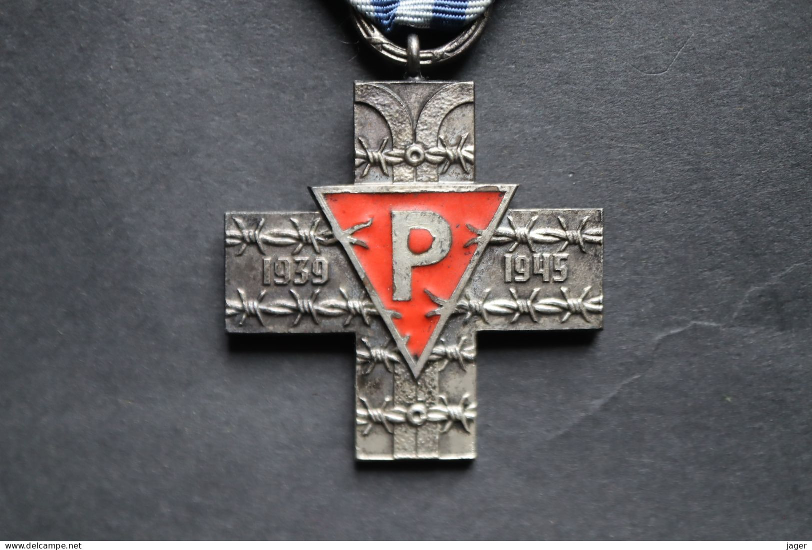 Médaille Ancienne POLOGNE Croix Des Prisonniers 1939 1945 Poland Camp De Concentration - Autres & Non Classés