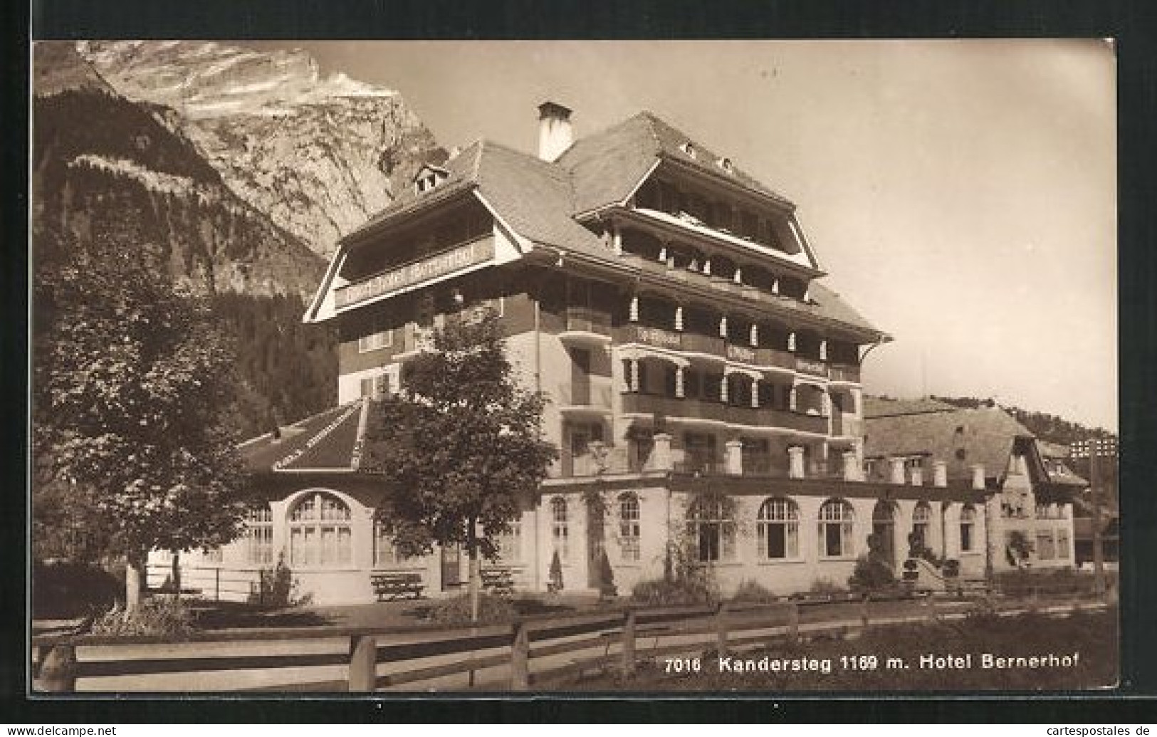 AK Kandersteg, Strassenpartie Mit Hotel Bernerhof  - Kandersteg