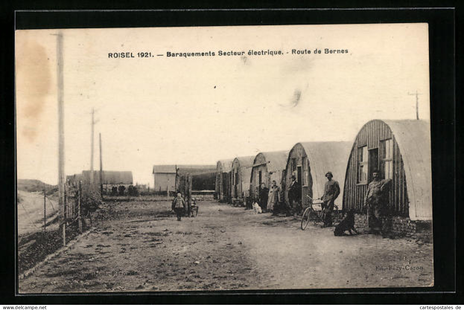 CPA Roisel, Route De Bernes, Baraquements Secteur électrique  - Roisel