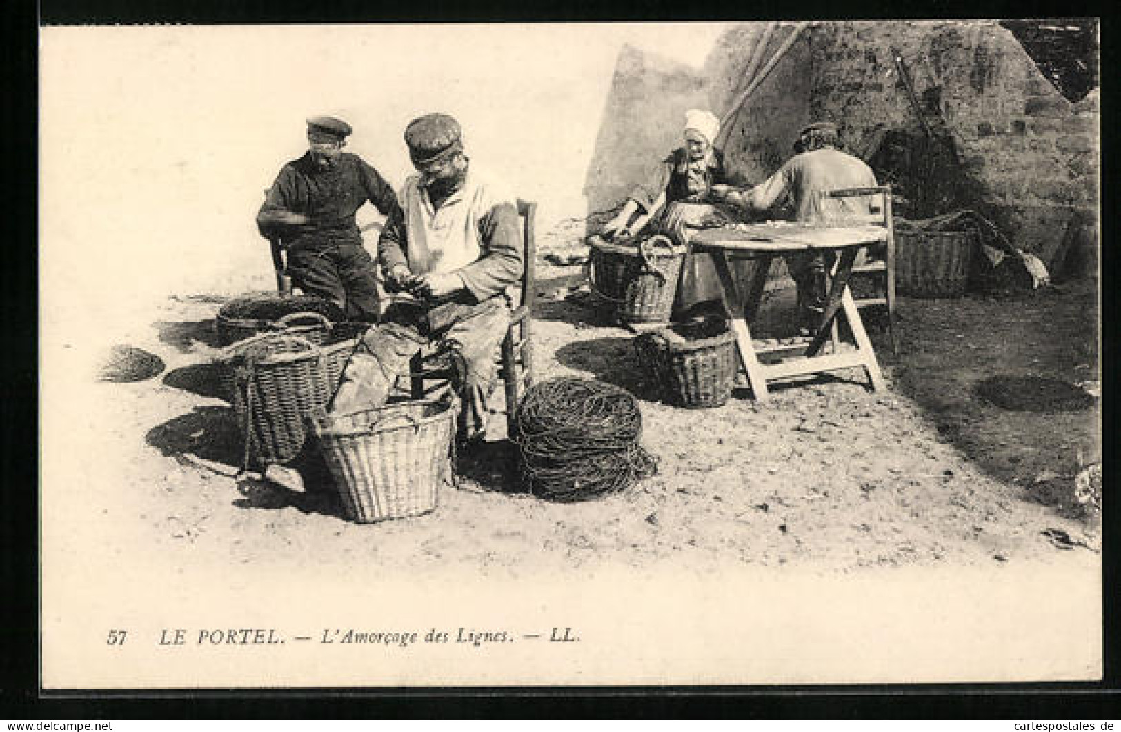 CPA Le Portel, L`Amorcage Des Lignes, Pêcheurei  - Le Portel