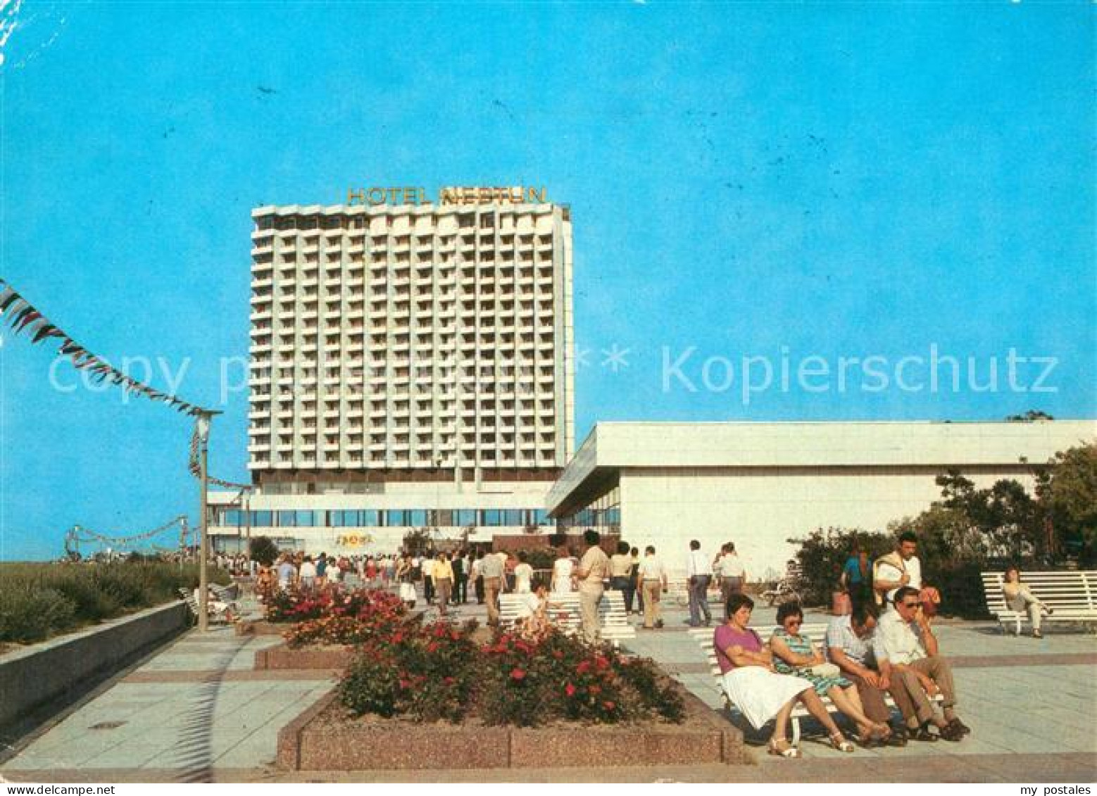 72960906 Warnemuende Ostseebad Promenade Am Hotel Neptun Warnemuende - Rostock