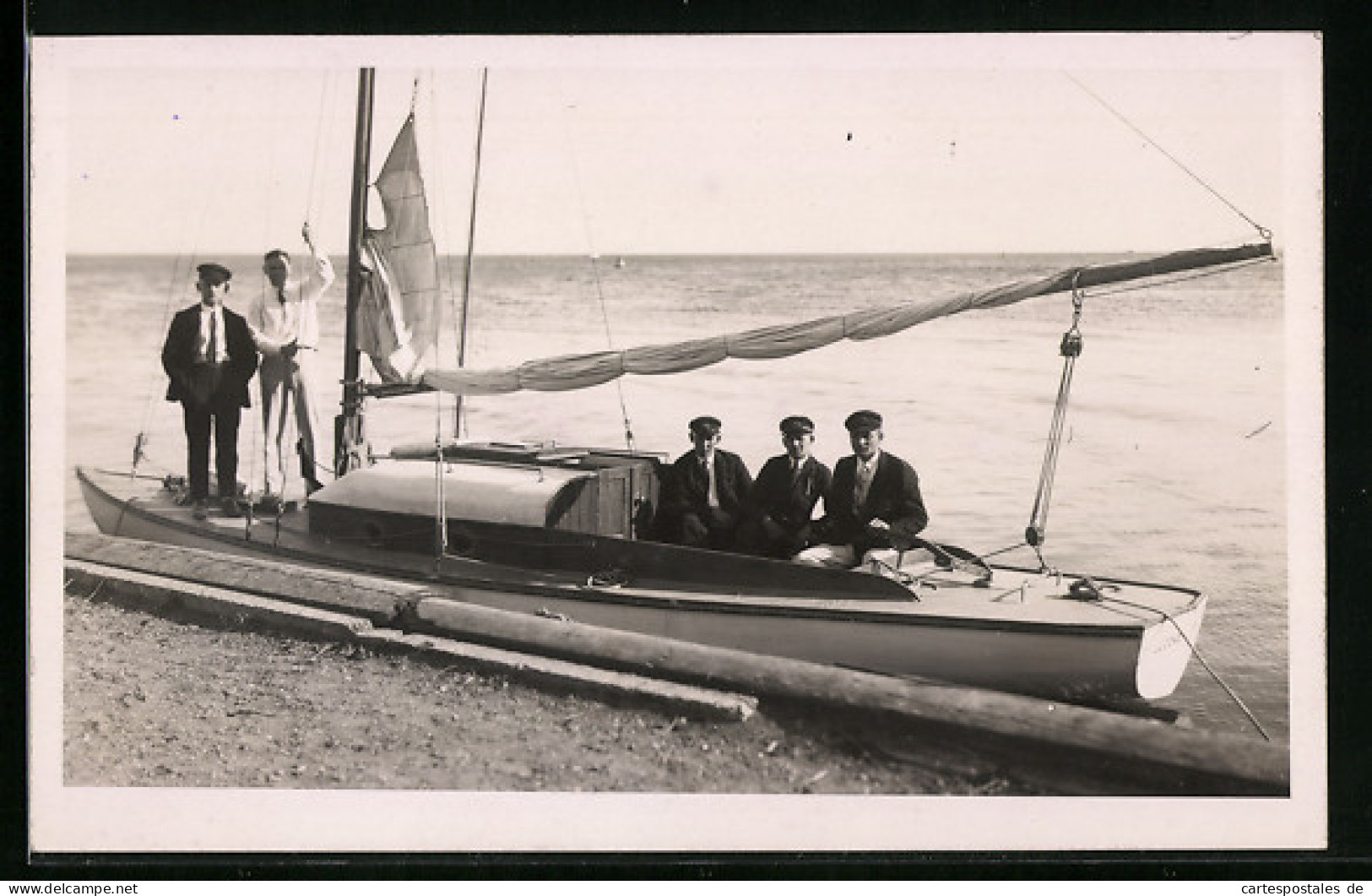 AK Fünf Herren Auf Einem Segelboot  - Sailing