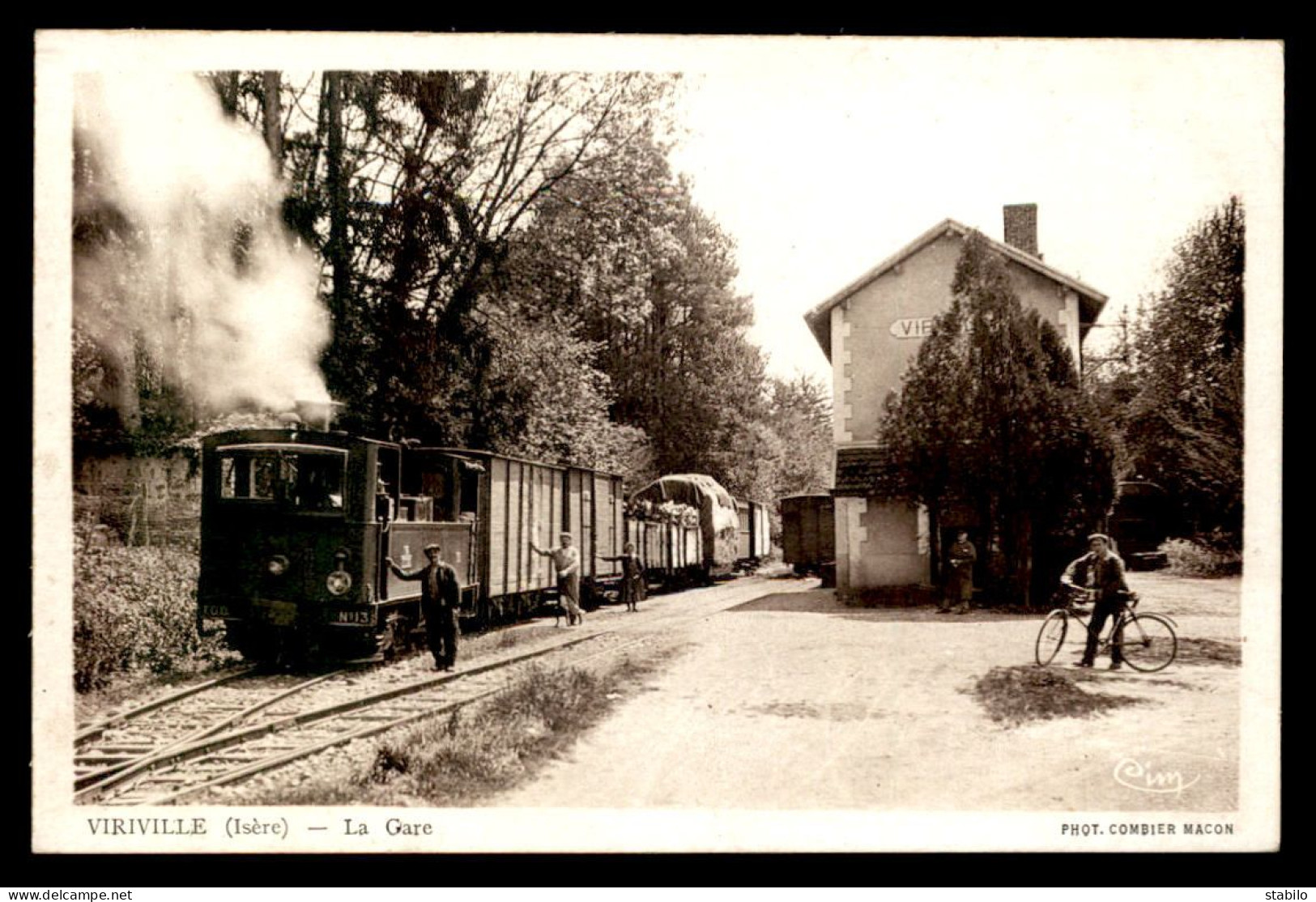 38 - VIRIVILLE - TRAIN EN GARE DE CHEMIN DE FER  - Viriville