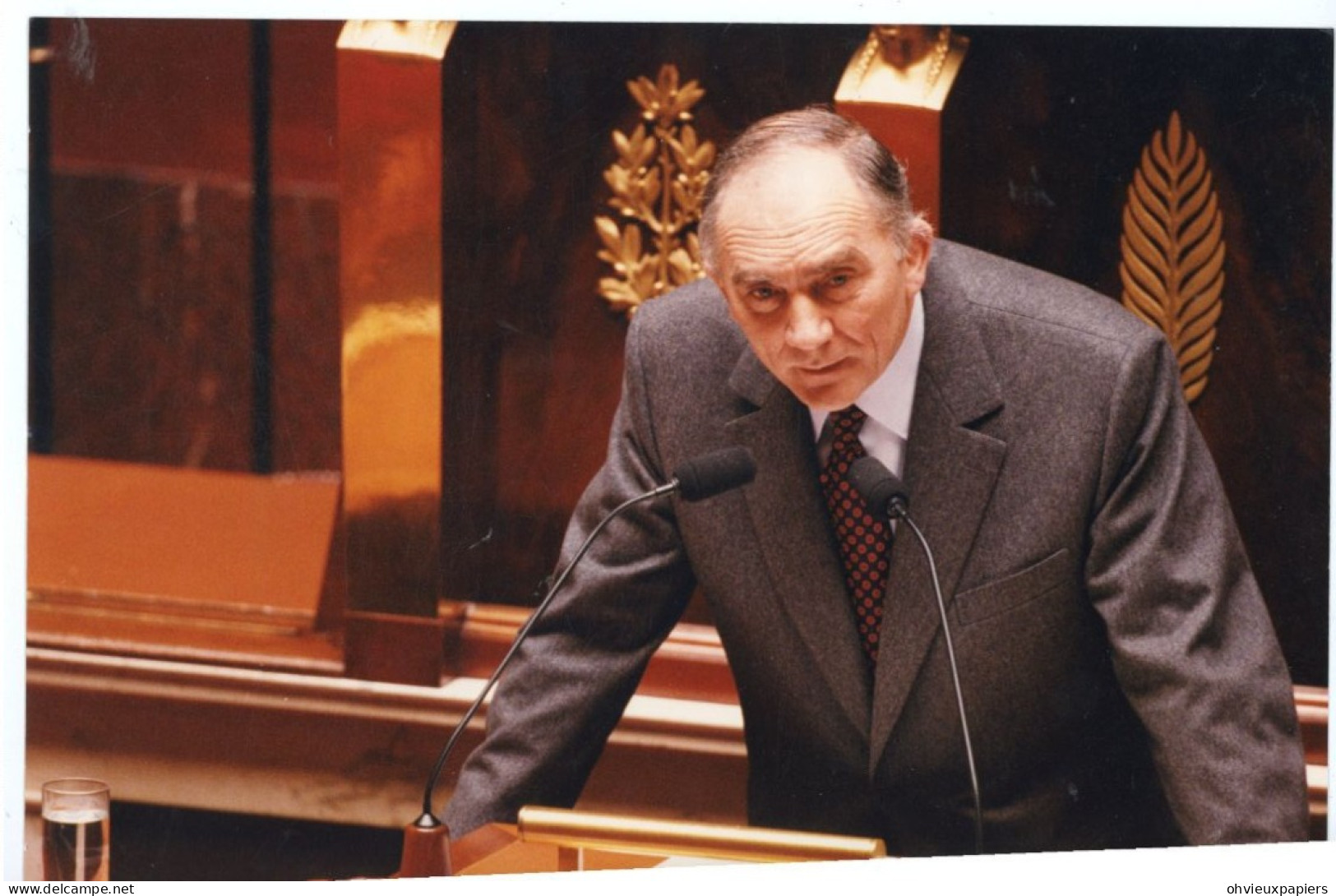 CHARLES MILLON Ministre De La Défense  à L'assemblée Nationale 1996  PHOTO ERIC HADJ  / SIPA PRESS - Personnes Identifiées