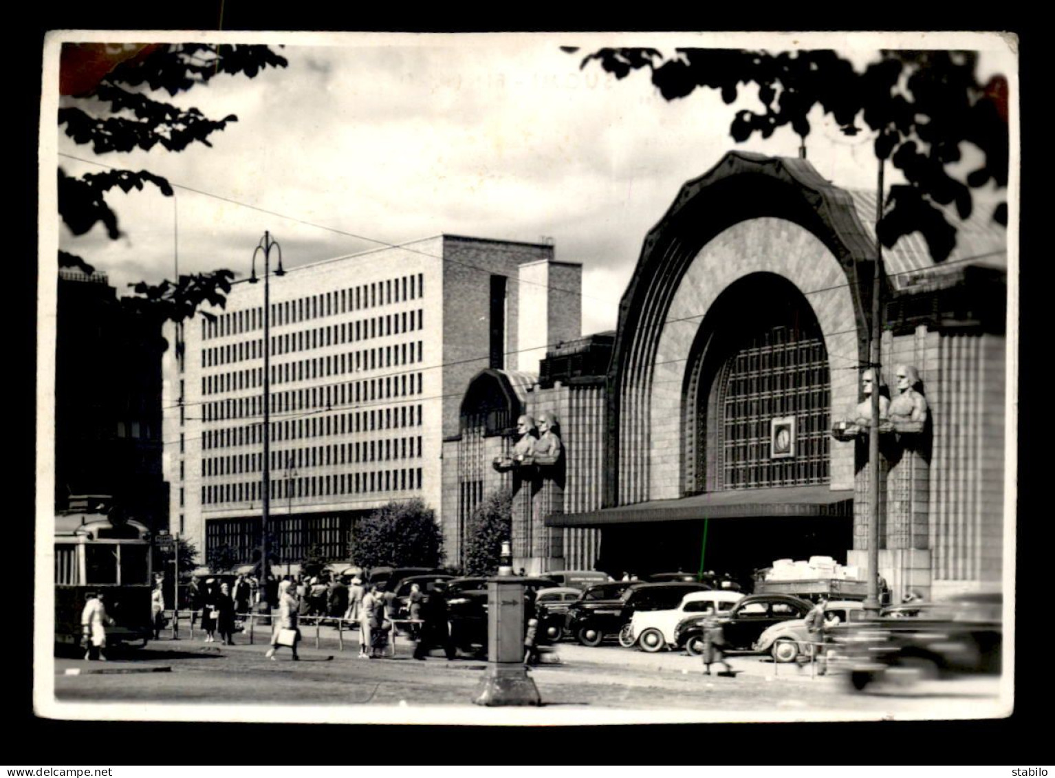 FINLANDE - HELSINKI - THE RAILWAY STATION AND THE POST OFFICE - Finland