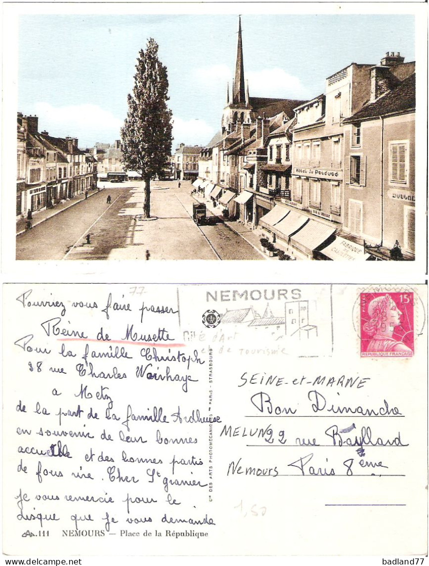 77 - NEMOURS  - Place De La République  (animée-colorisée) - Nemours