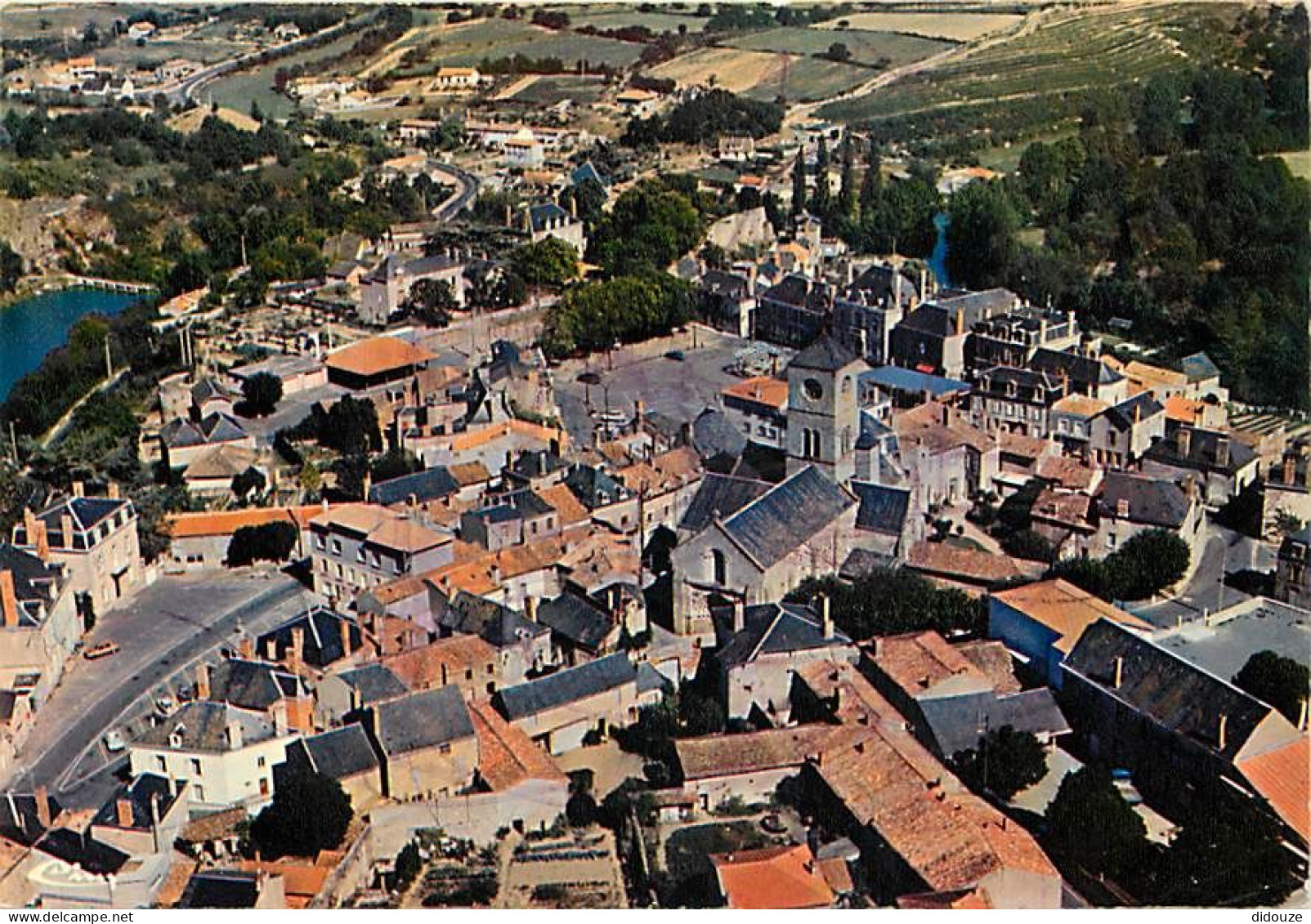 79 - Argenton-Château - Vue Aérienne - CPM - Voir Scans Recto-Verso - Argenton Chateau