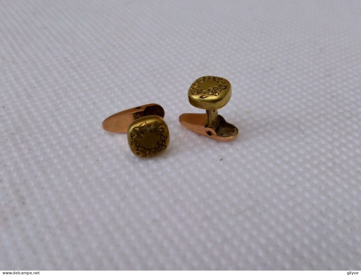 Boutons De Col Anciens En OR 18K. Poinçon Tête D'aigle. Poids 1,51grs. (Btn°1.13) - Altri & Non Classificati