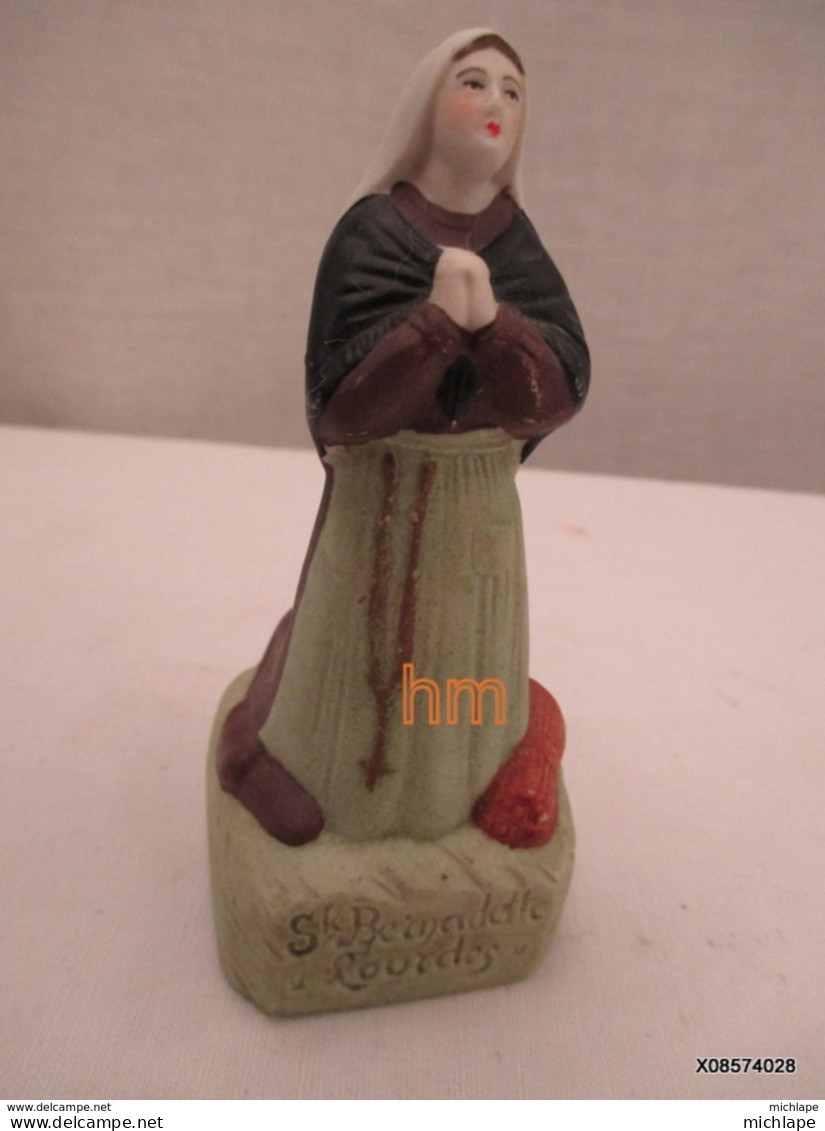 Statuette-SAINTE-BERNADETTE    -en-porcelaine-polychrome-haut-11-cm-parfait-etat - Arte Popular