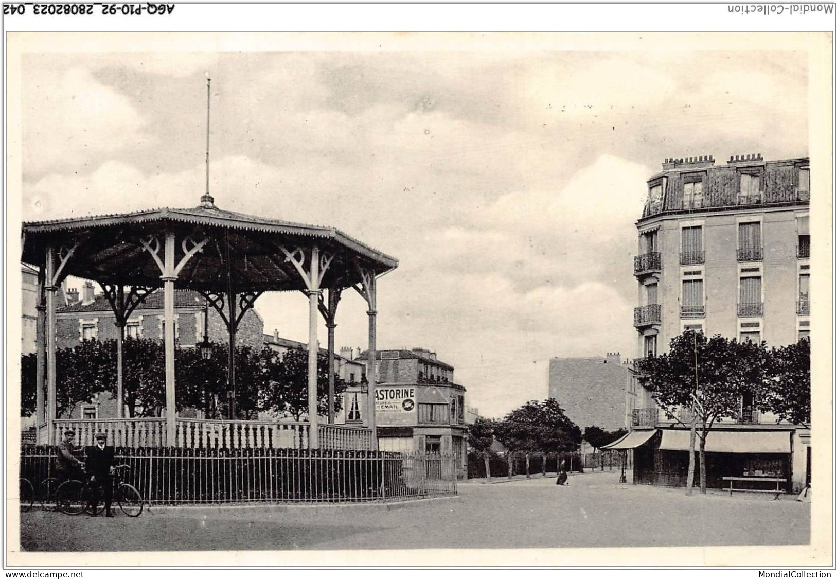 AGQP10-0784-92 - MALAKOFF-LA-TOUR - La Place Des Ecoles - Le Kiosque  - Malakoff