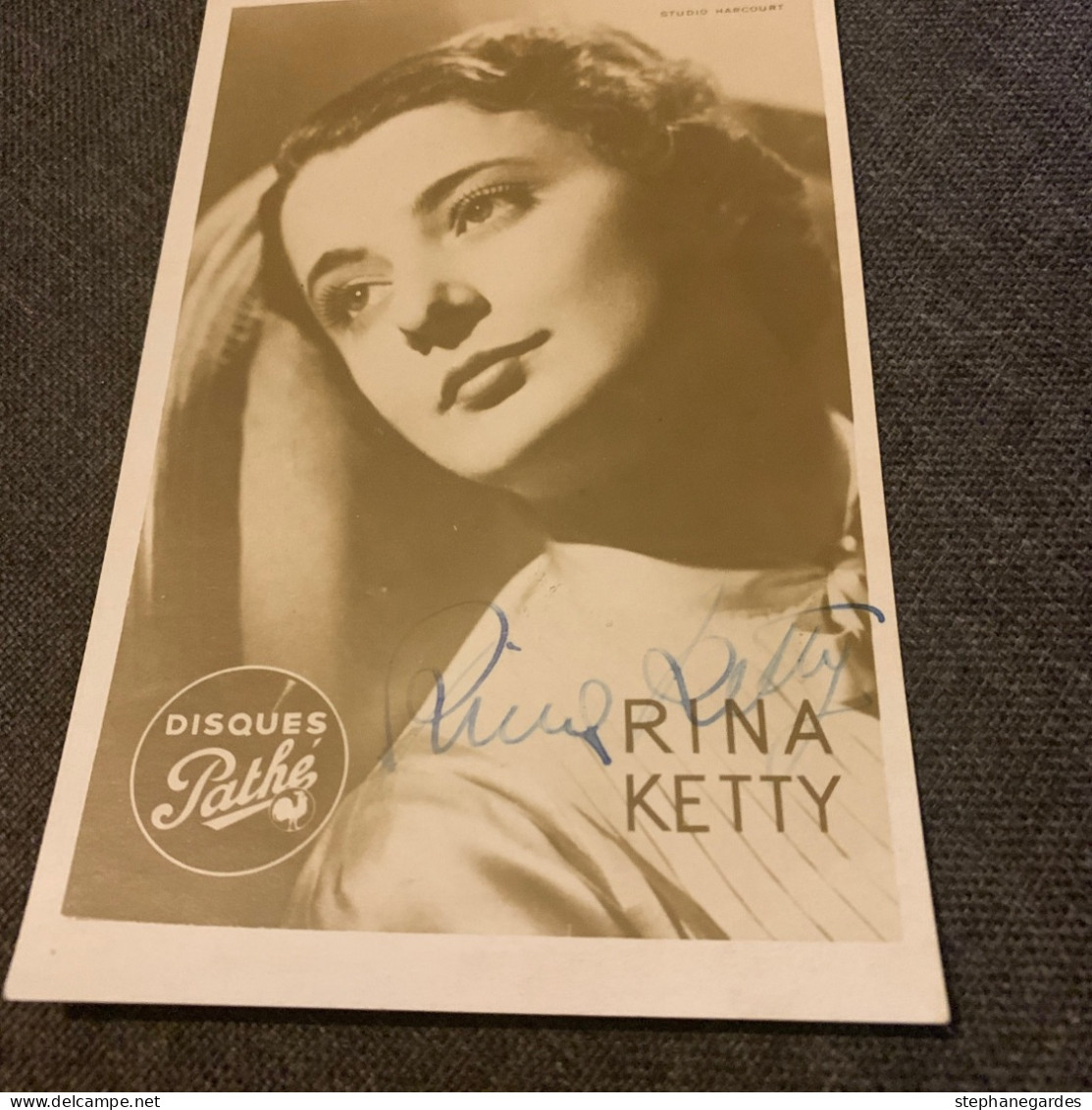 Carte Postale Chanteuse Rina Ketty Dedicacee - Artiesten