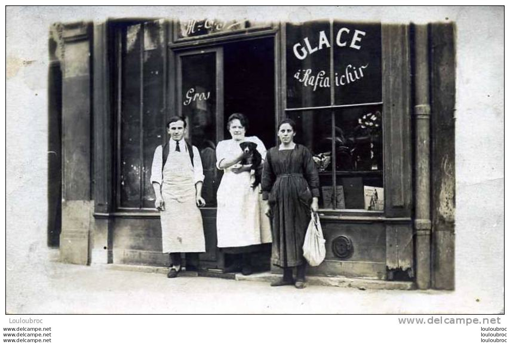 CARTE PHOTO NON IDENTIFIEE DEVANTURE GLACE A RAFRAICHIR ? - To Identify