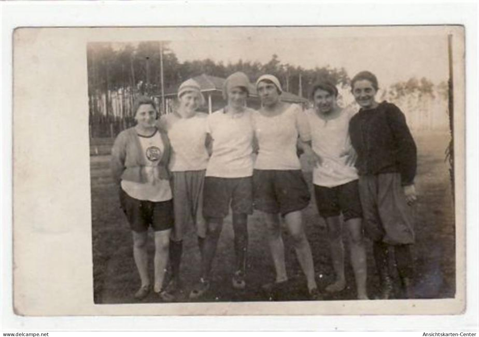 39049608 - Fuerth In Bayern, Seltene Echtfotokarte,  Damenstaffel 1922. Leichte Eckabschuerfungen, Kleiner Knick Oben R - Fuerth