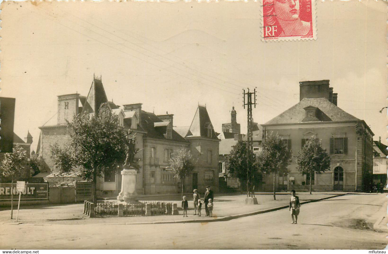 35* DOL  La Poste Et  Monument Aux Morts      (CPSM 9x14cm)  RL23,1186 - Dol De Bretagne