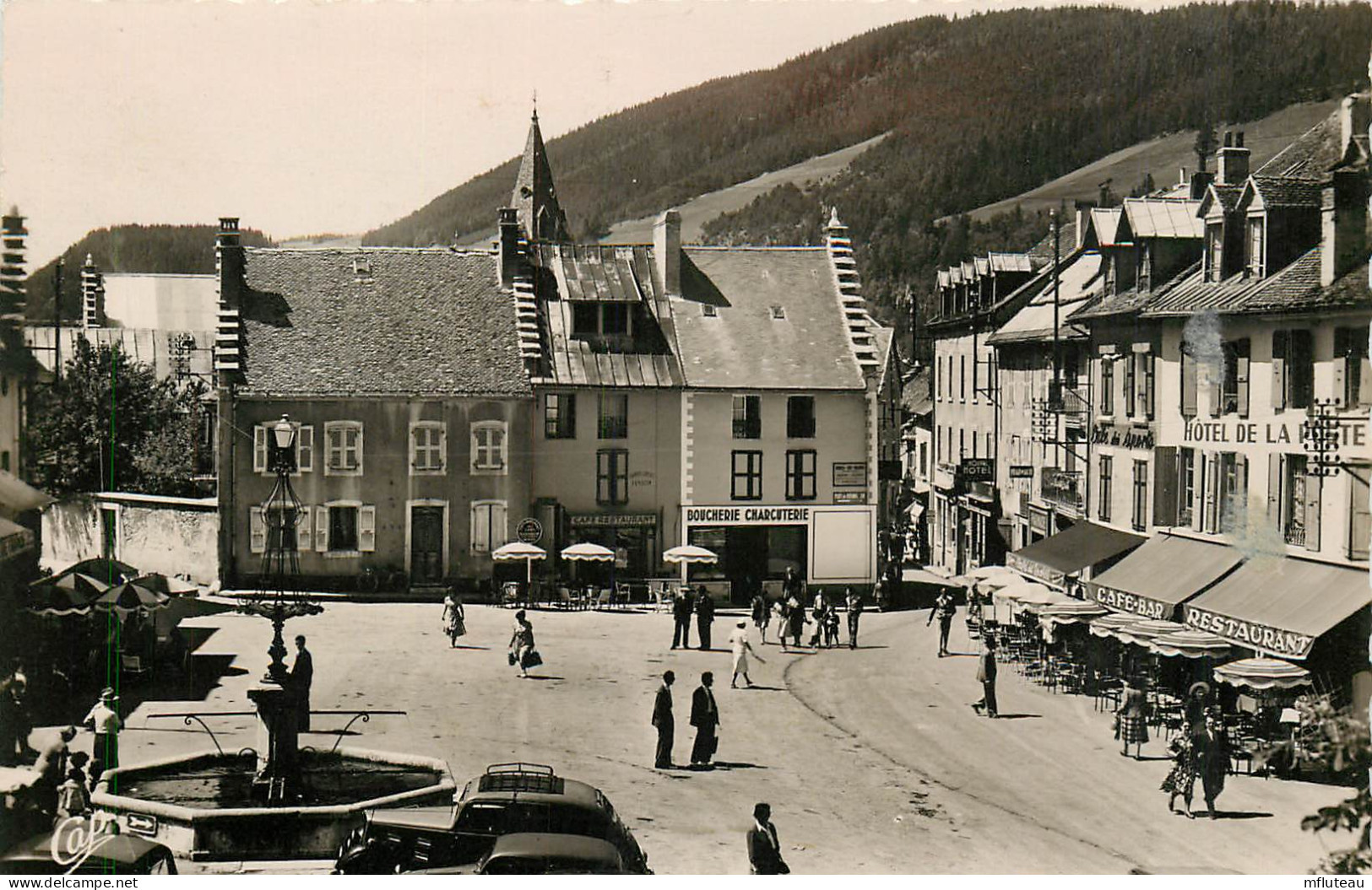 38* VILLARD DE LANS  Place De La Liberation  (CPSM 9x14cm)     RL23,1794 - Villard-de-Lans