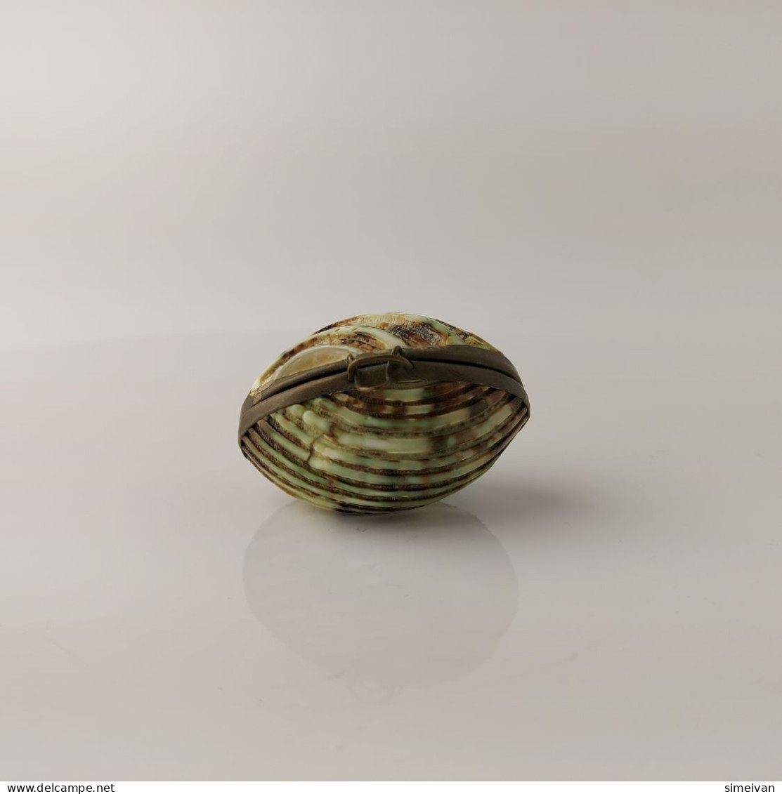 Vintage Clam Sea Shell Brass Mounted Hinged Pill Trinket Purse Ring Box #5570 - Medical & Dental Equipment