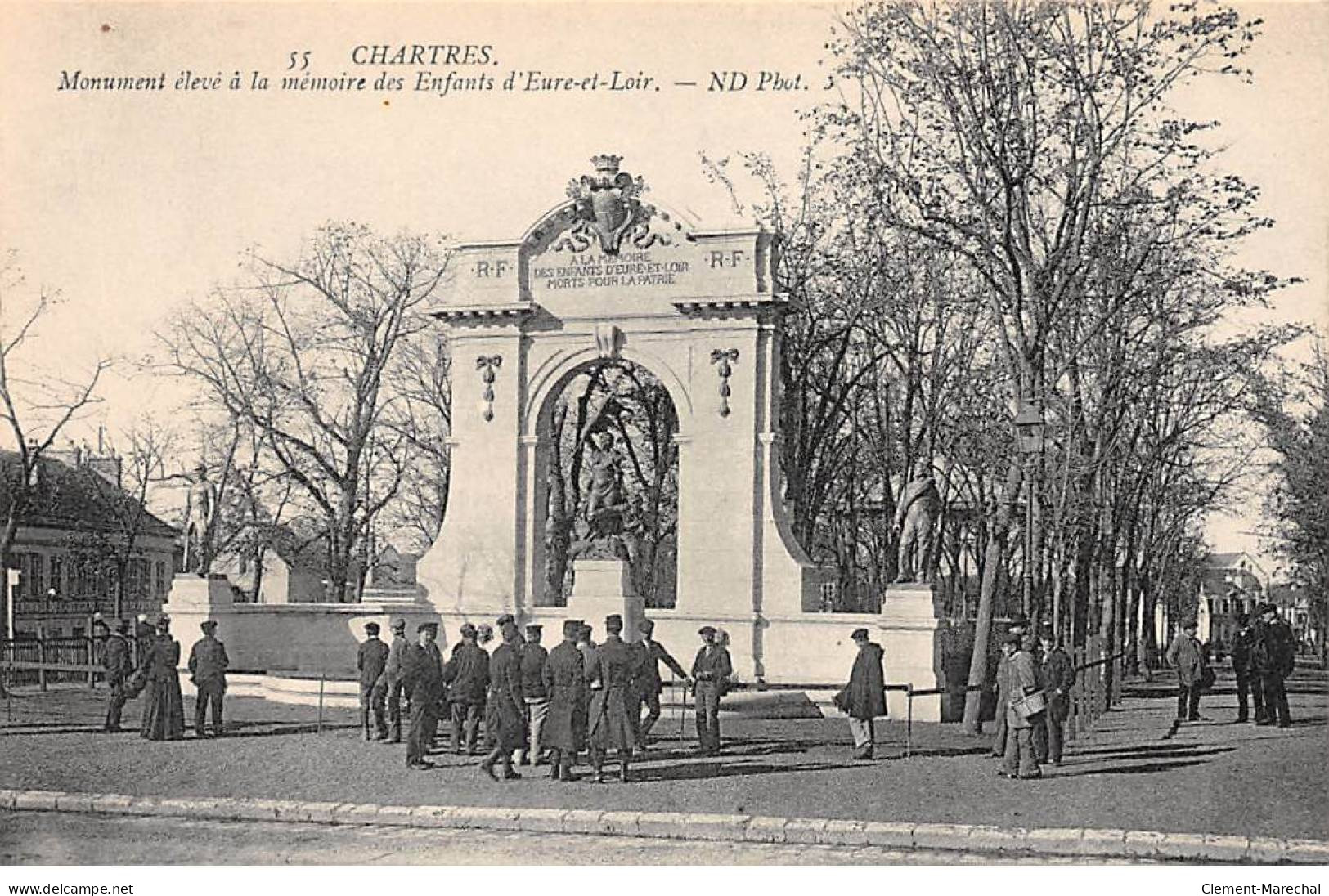 CHARTRES - Monument Aux Morts - Très Bon état - Chartres