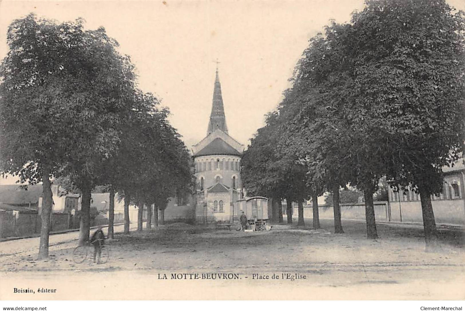 LAMOTTE BEUVRON - Place De L'Eglise - Très Bon état - Lamotte Beuvron